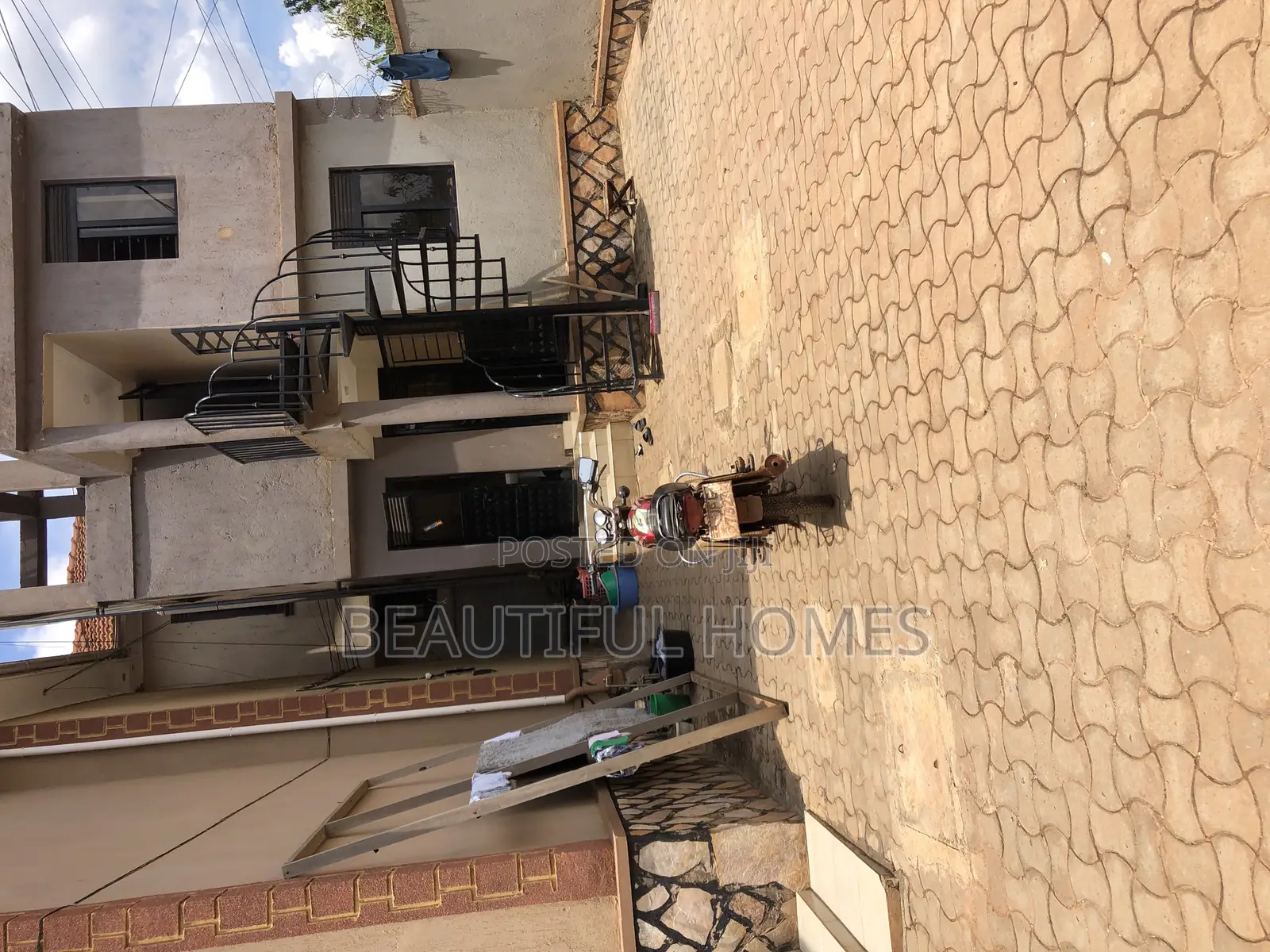 Furnished 2bdrm Block of Flats in Kira Town Tarmack for sale in Kira