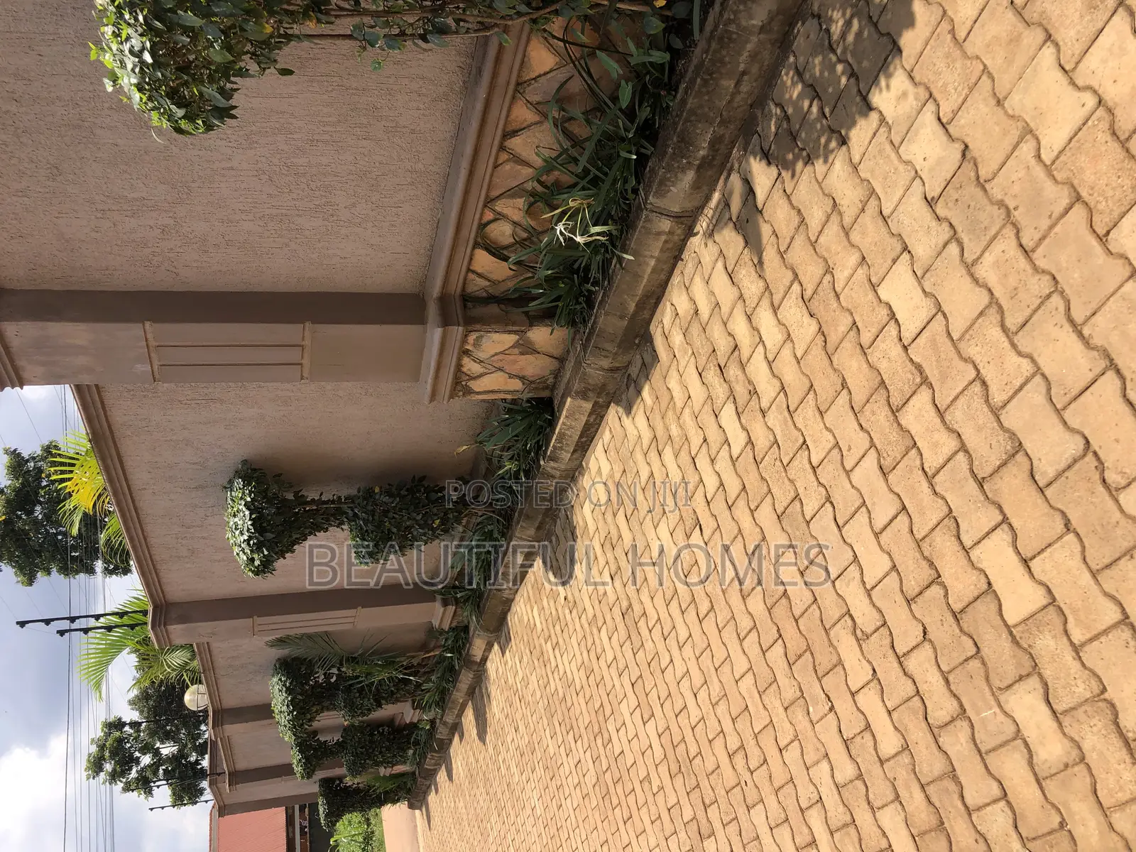 Furnished 2bdrm Block of Flats in Kira Town Tarmack for sale in Kira