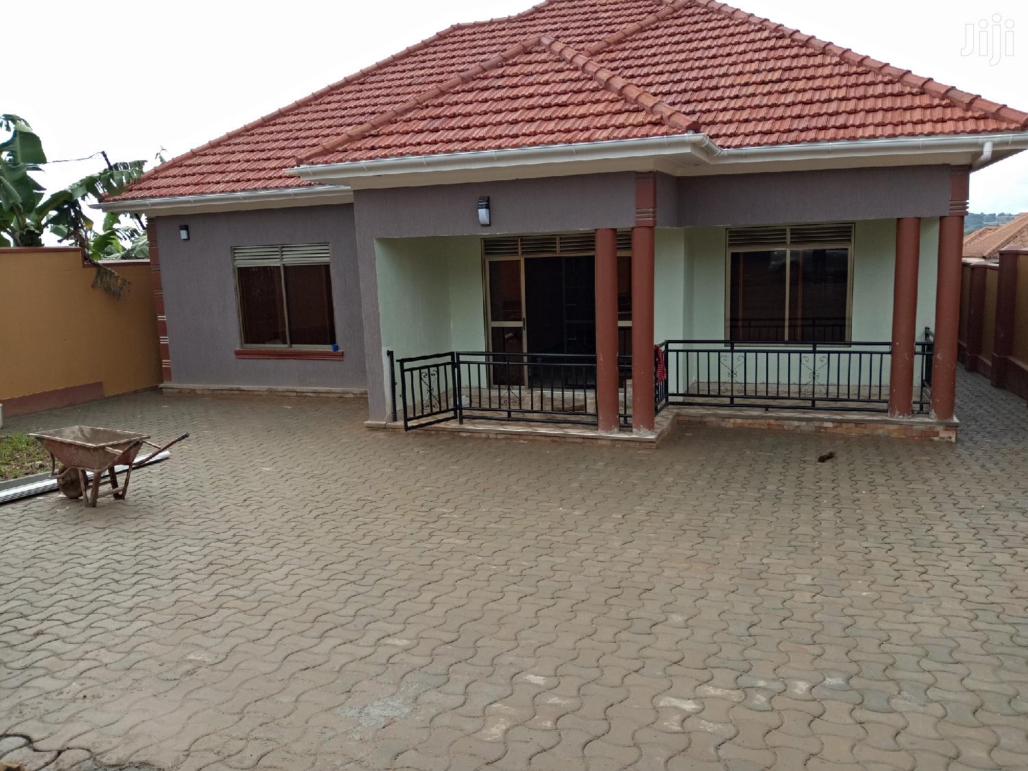 Namugongo Buto Tarmacked Neighborhood House for Sell in Kampala