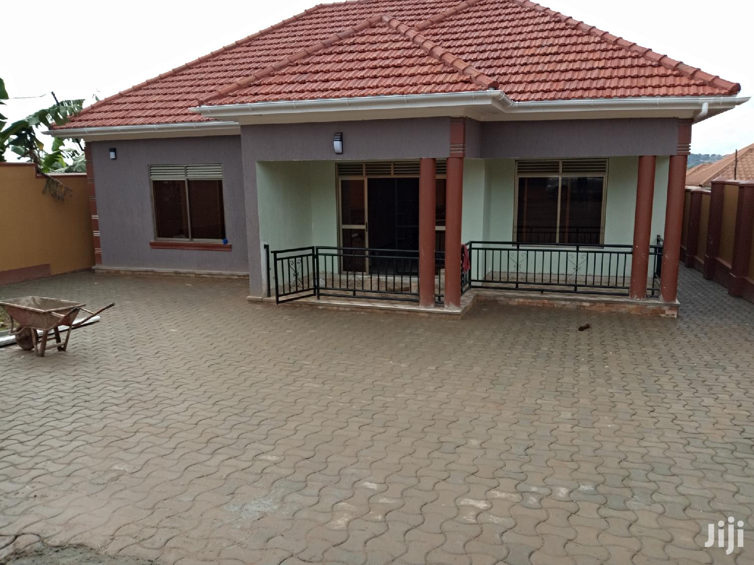 Namugongo Buto Tarmacked Neighborhood House for Sell in Kampala