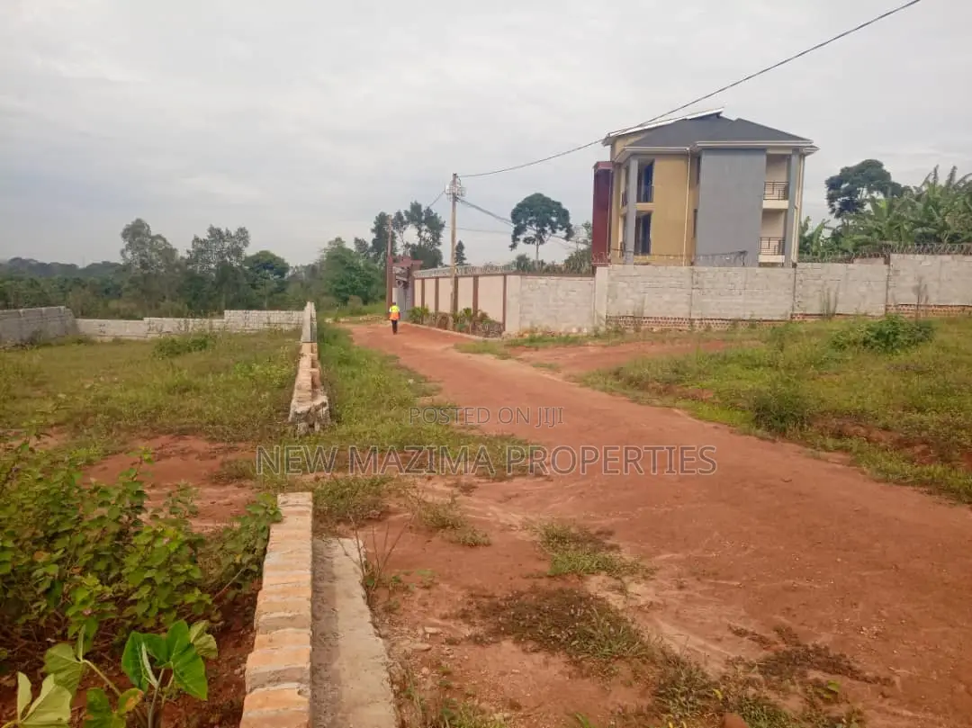 Very Beautiful Plot Rich Neighbors on Sale Kitende Ntebe Rd in Division A