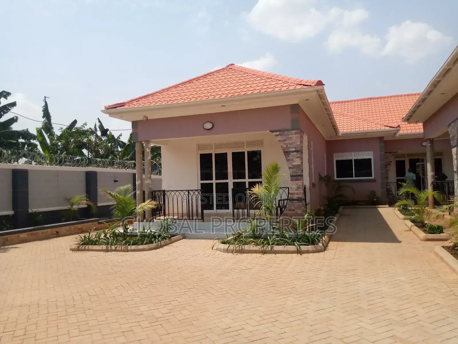 2bdrm Bungalow in Kira Estate, Central Division for rent in Central Division