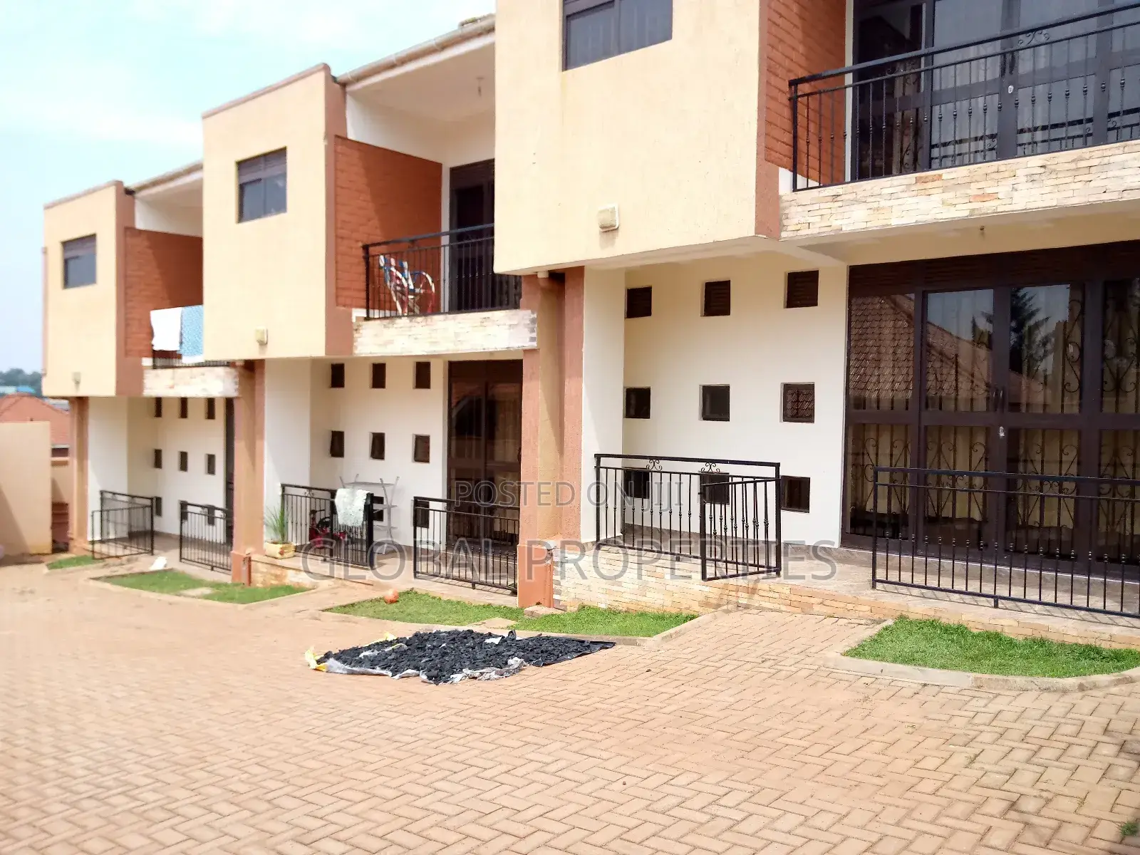 3bdrm Duplex in Najjera Buwate Rd, Central Division for rent in Central Division