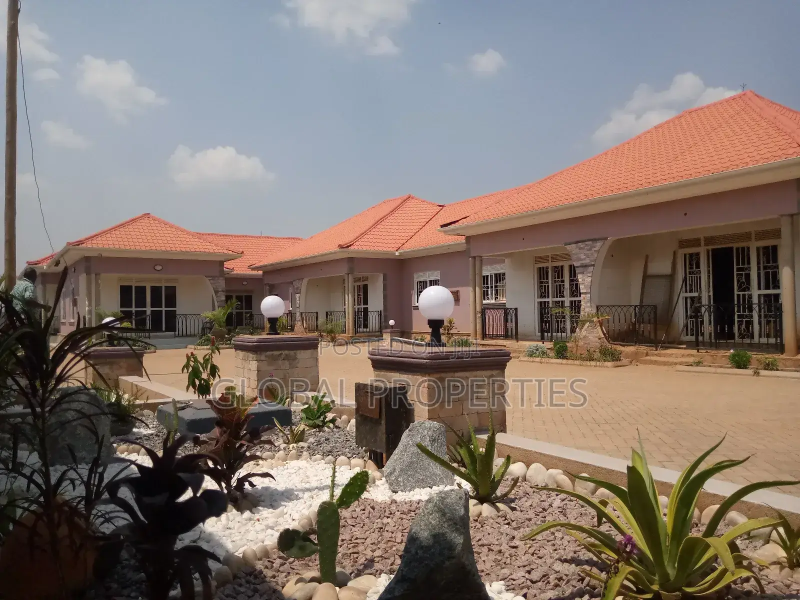 2bdrm Bungalow in Kyaliwajala Kira Rd, Central Division for rent in Central Division