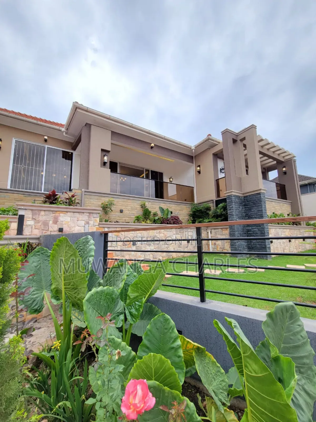 5bdrm Duplex in Fs Properties Ltd, Kira for sale in Kira