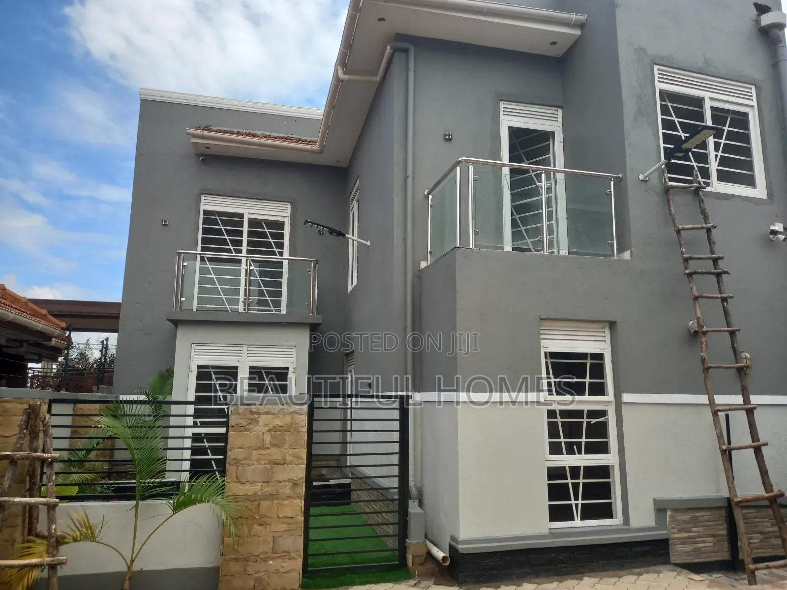 Furnished 4bdrm Duplex in Kira All Tarmack for sale in Kira