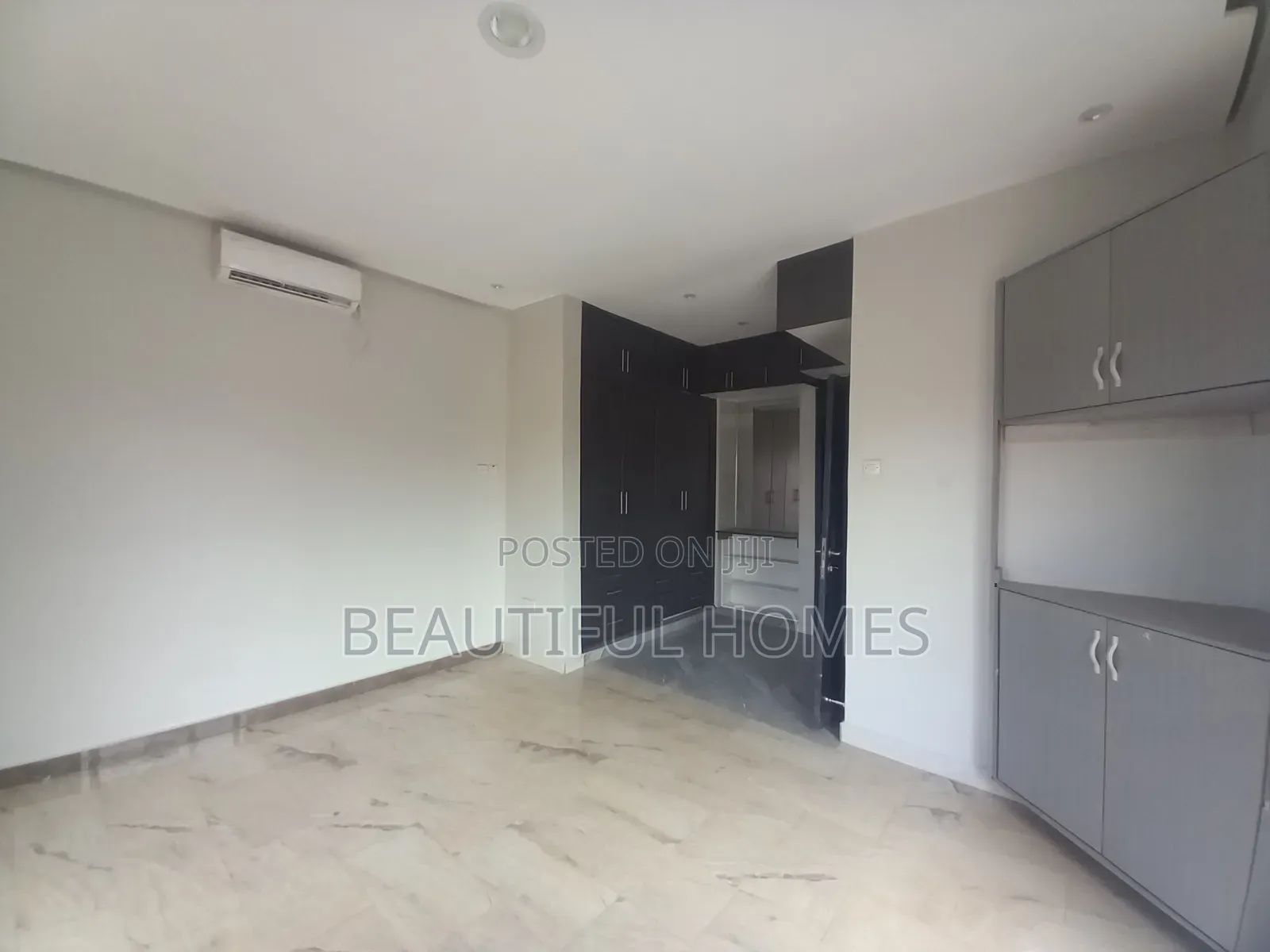 Furnished 4bdrm Duplex in Kira All Tarmack for sale in Kira