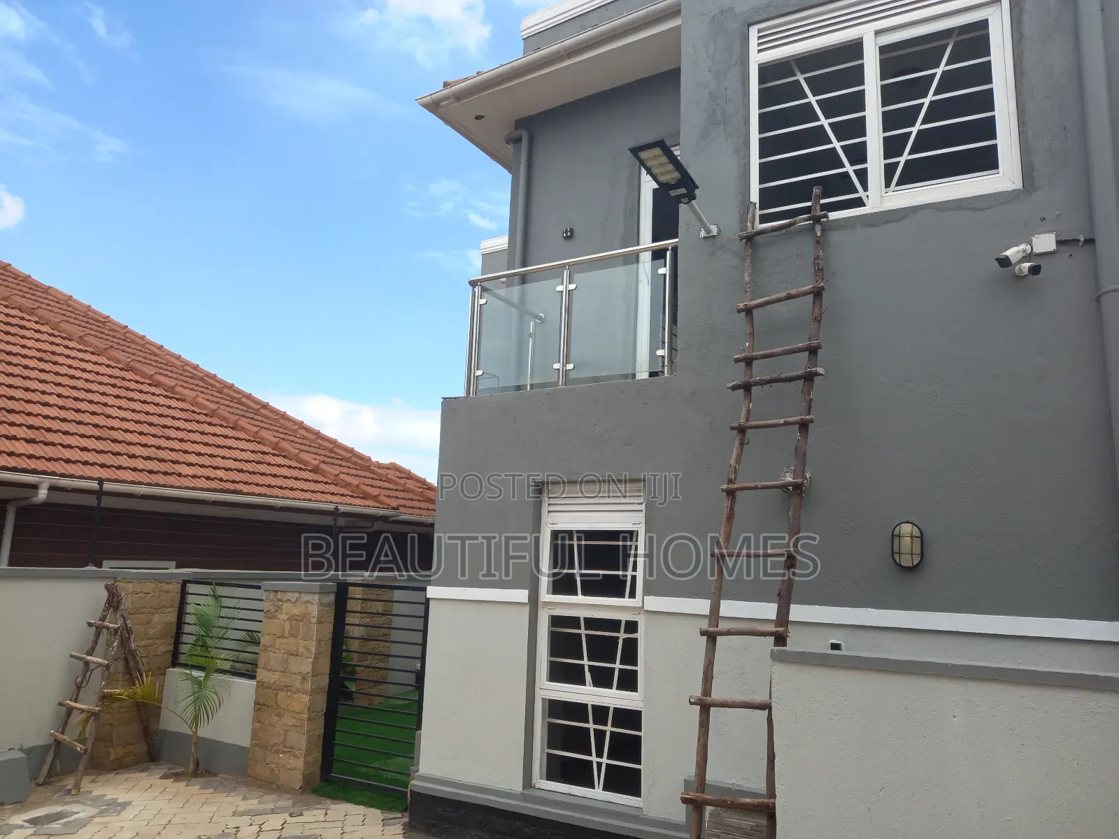 Furnished 4bdrm Duplex in Kira All Tarmack for sale in Kira
