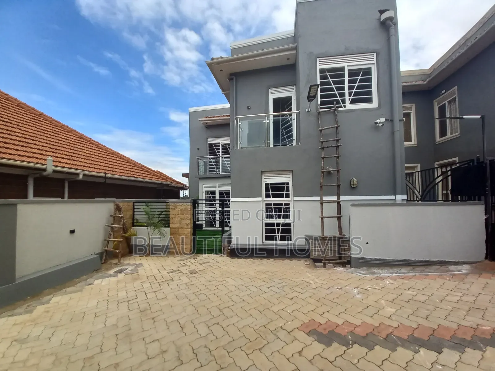 Furnished 4bdrm Duplex in Kira Rich for sale in Kira