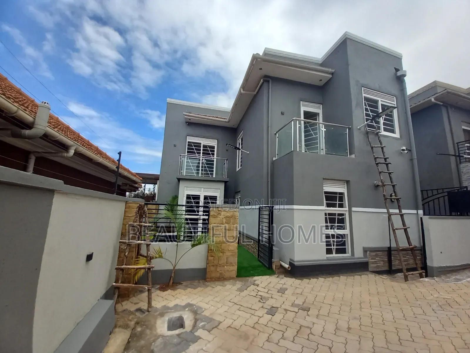 Furnished 4bdrm Duplex in Kira Rich for sale in Kira
