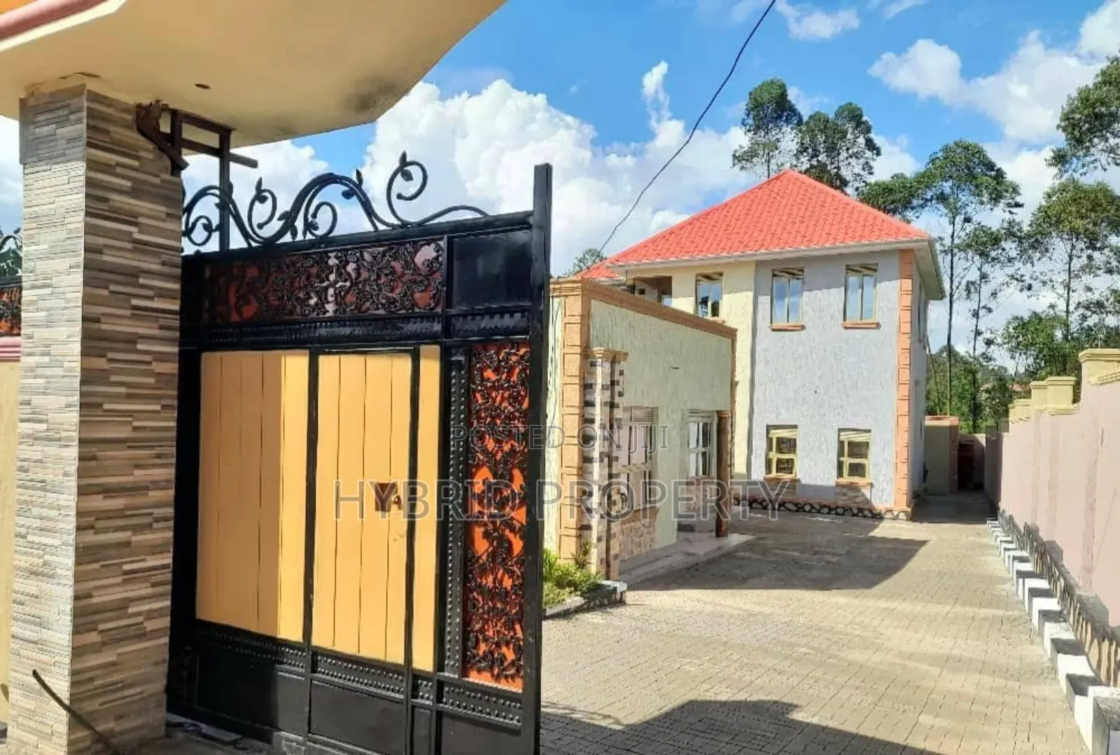 4bdrm Penthouse in Wakiso Senge~Kayunga for sale in Wakiso / Wakiso