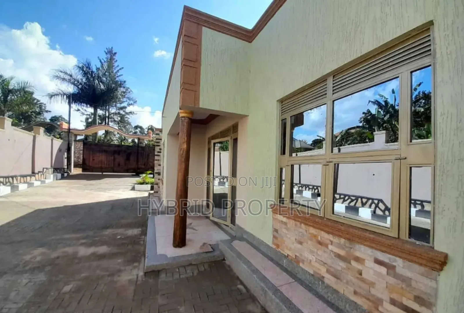 4bdrm Penthouse in Wakiso Senge~Kayunga for sale in Wakiso / Wakiso