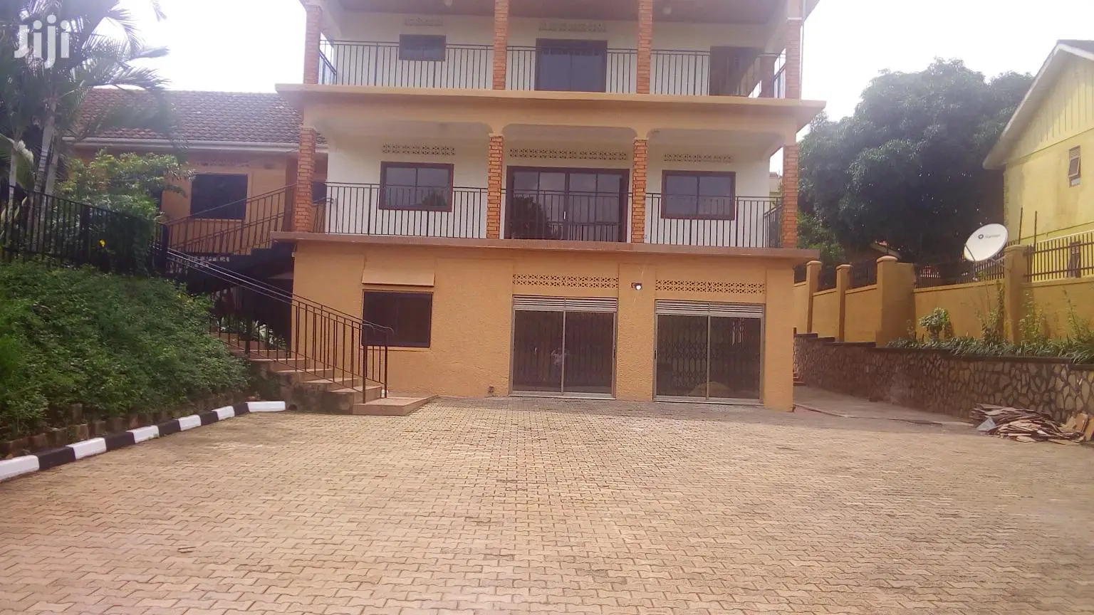 Five Bedroom House In Bugoloobi For Rent in Kampala