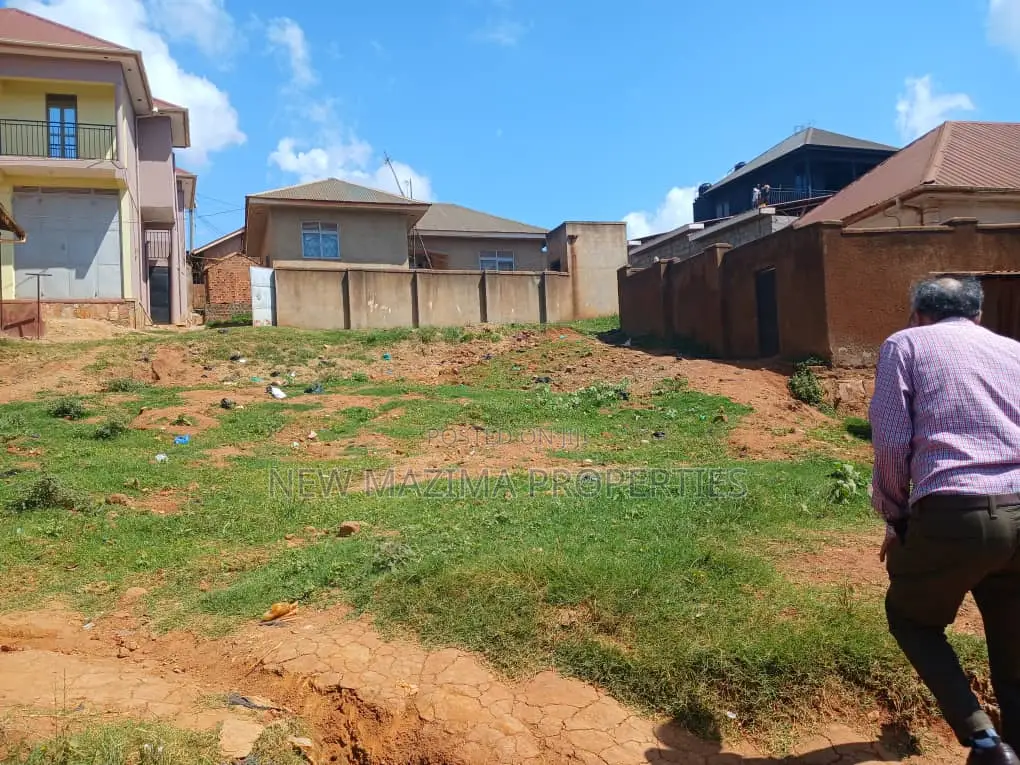 Commercial Plot for Commercial Shops Quicksale Busabaala Rd in Division A