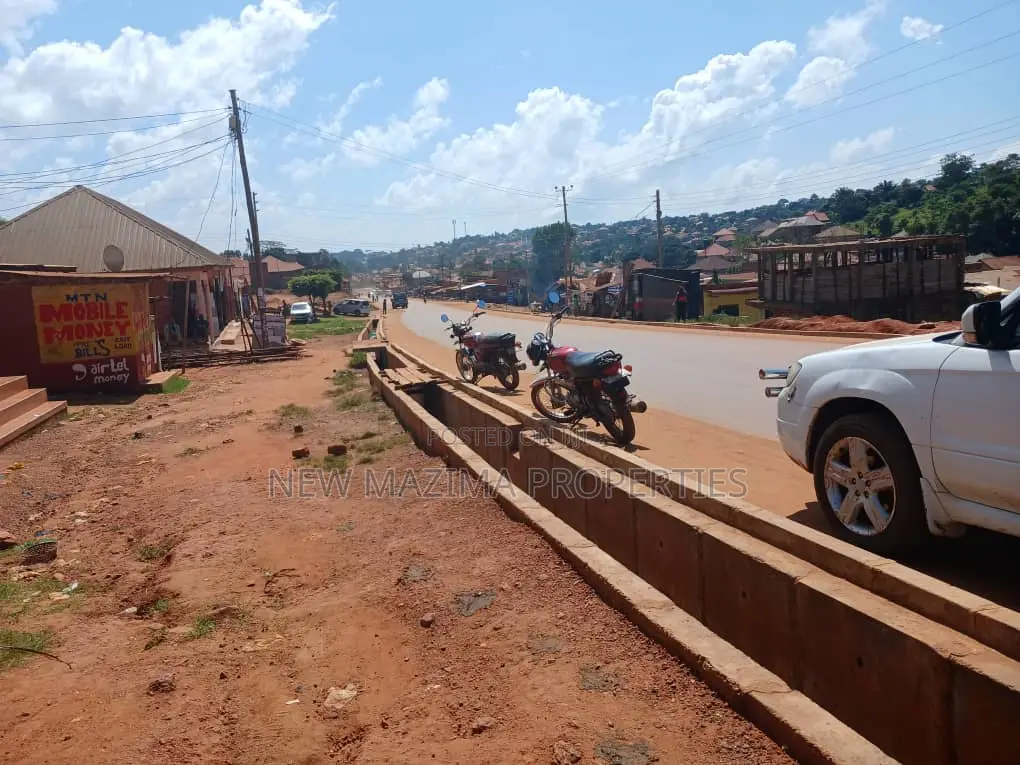 Commercial Plot for Commercial Shops Quicksale Busabaala Rd in Division A