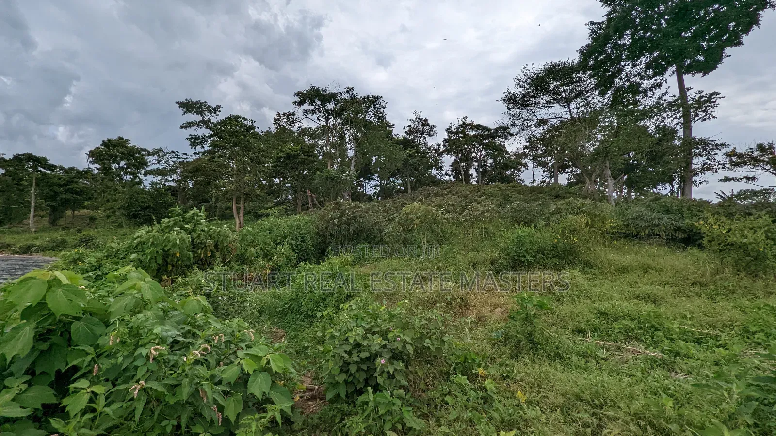 10 Acres of Water Front View for Sale in Ntenjeru / Mukono