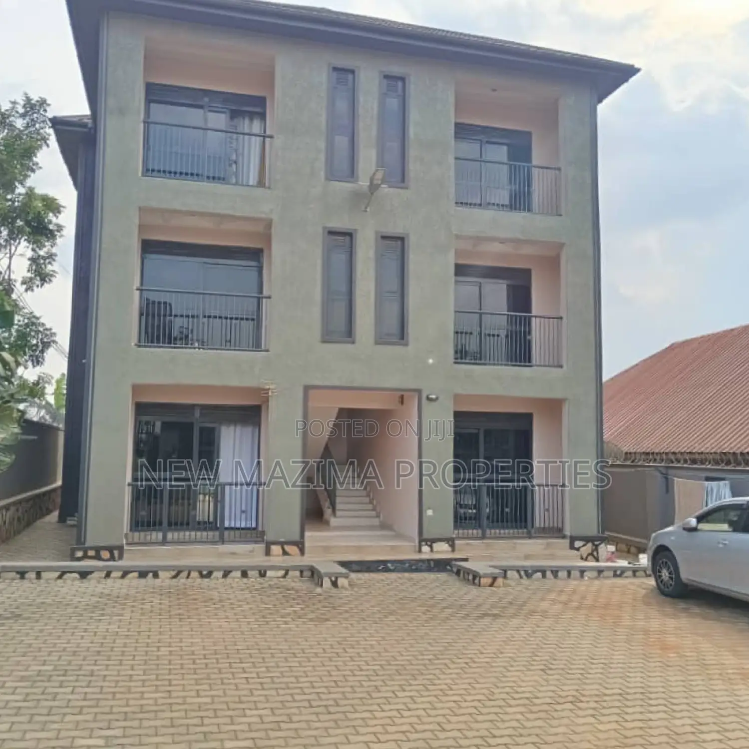 6bdrm Apartment in Kira Heights, Division A for sale in Division A