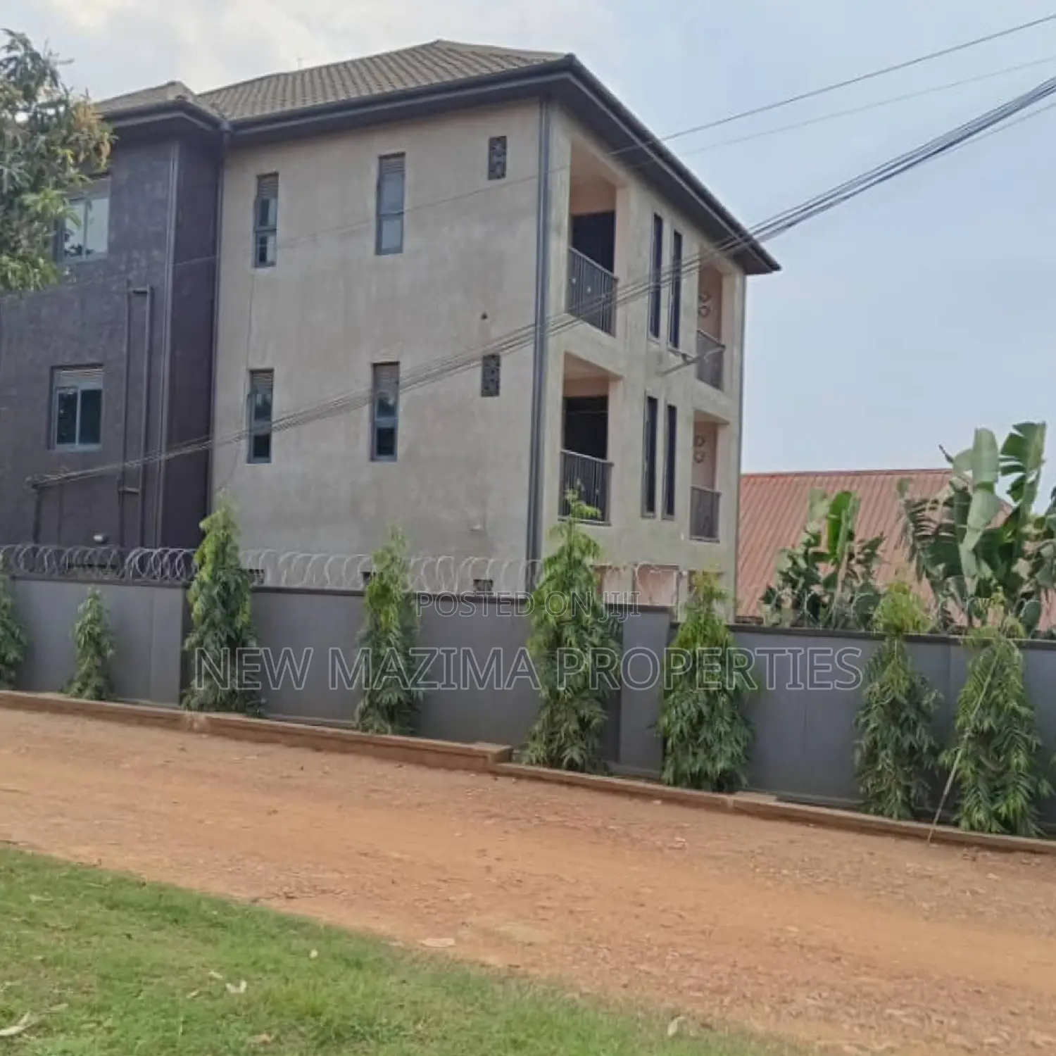 6bdrm Apartment in Kira Heights, Division A for sale in Division A