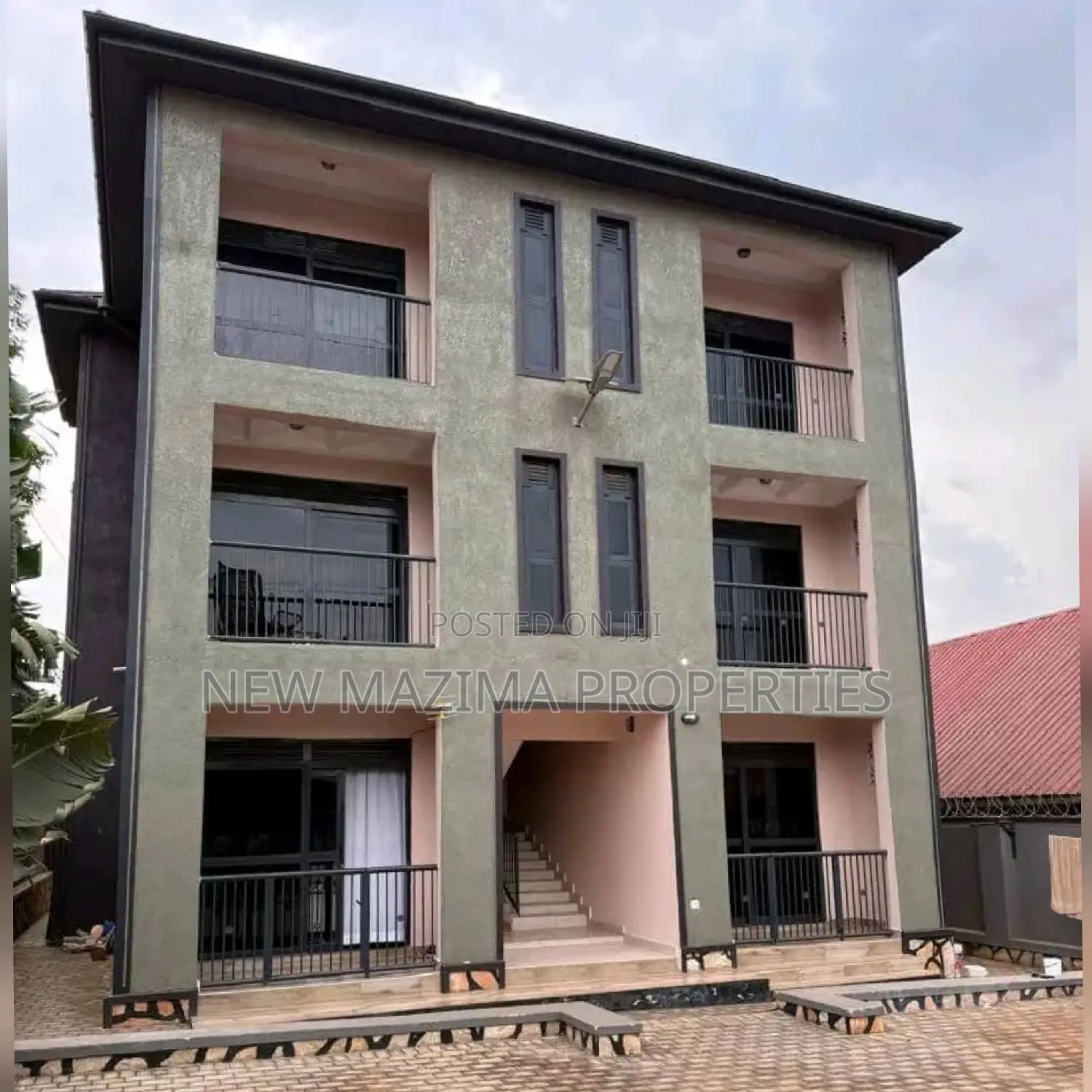 6bdrm Apartment in Kira Heights, Division A for sale in Division A