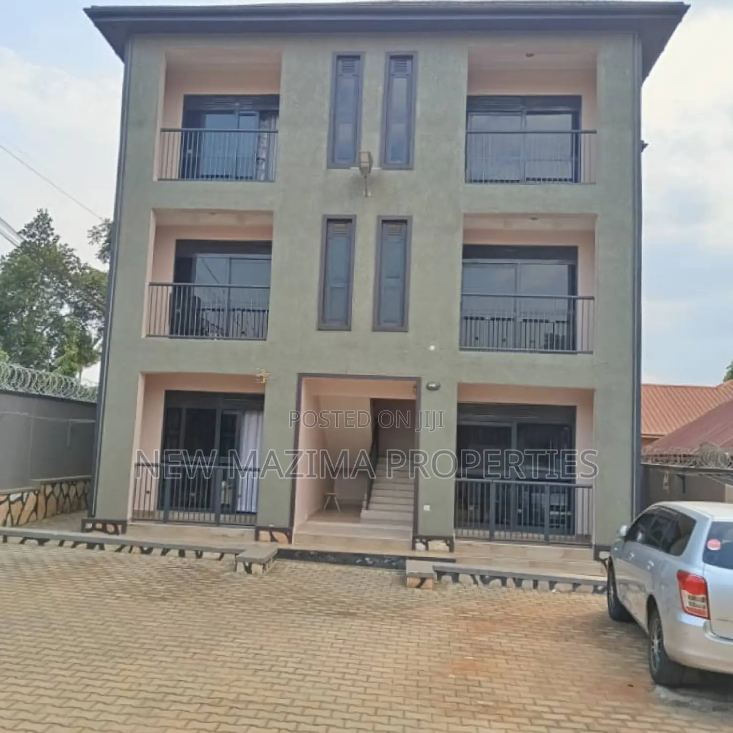6bdrm Apartment in Kira Heights, Division A for sale in Division A