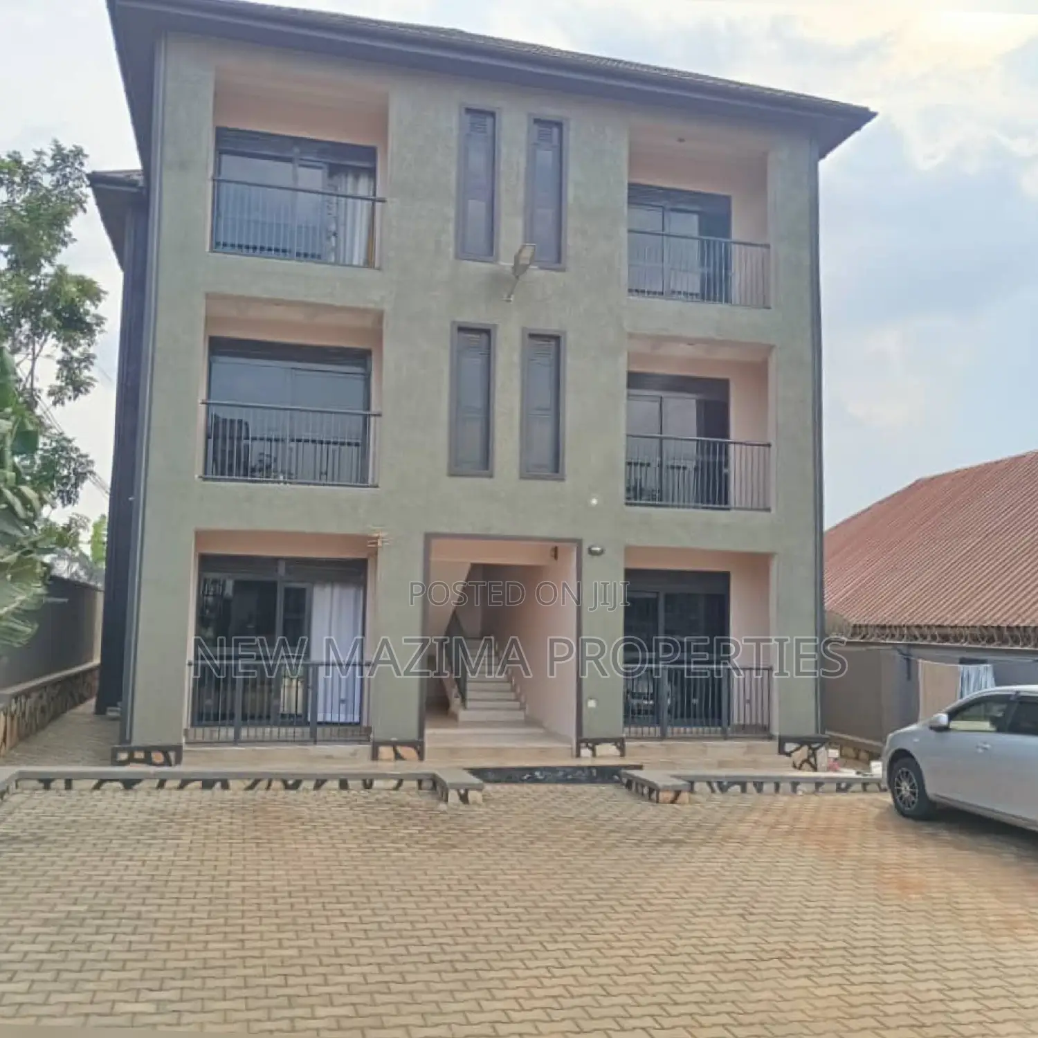 6bdrm Apartment in Kira Heights, Division A for sale in Division A