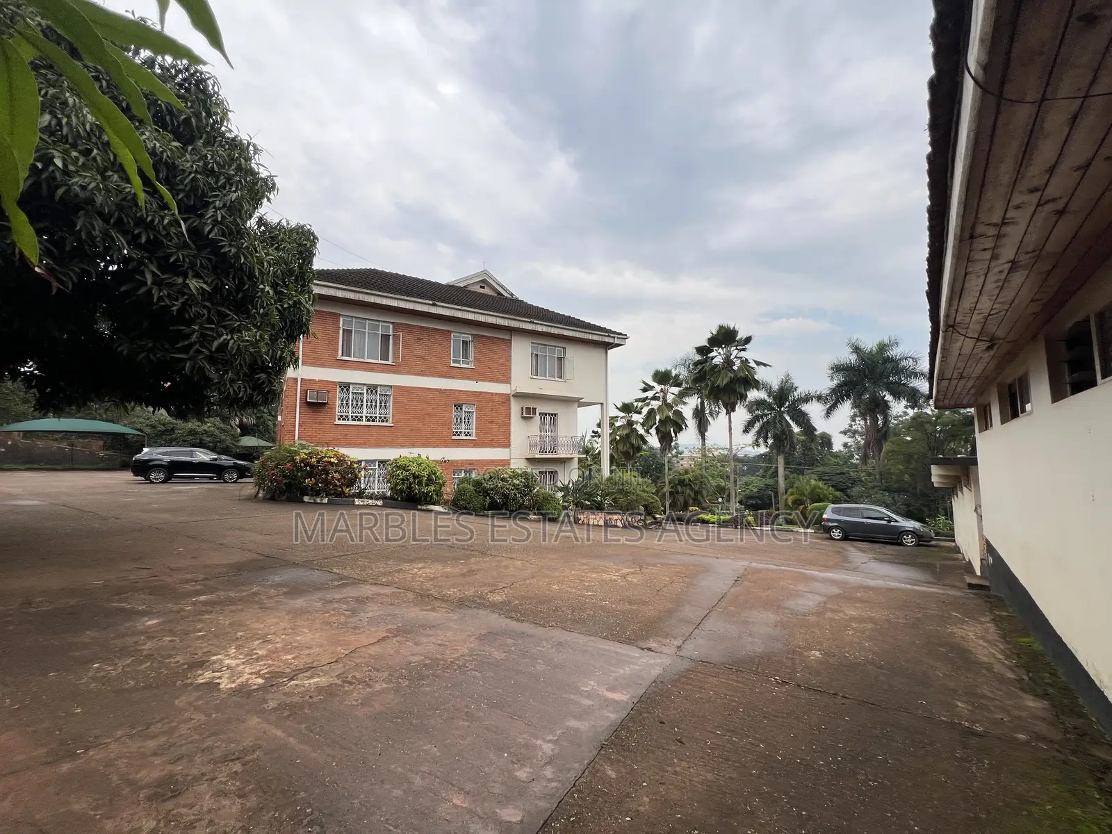 3bdrm Block of Flats in Kololo, Central Division for sale in Central Division