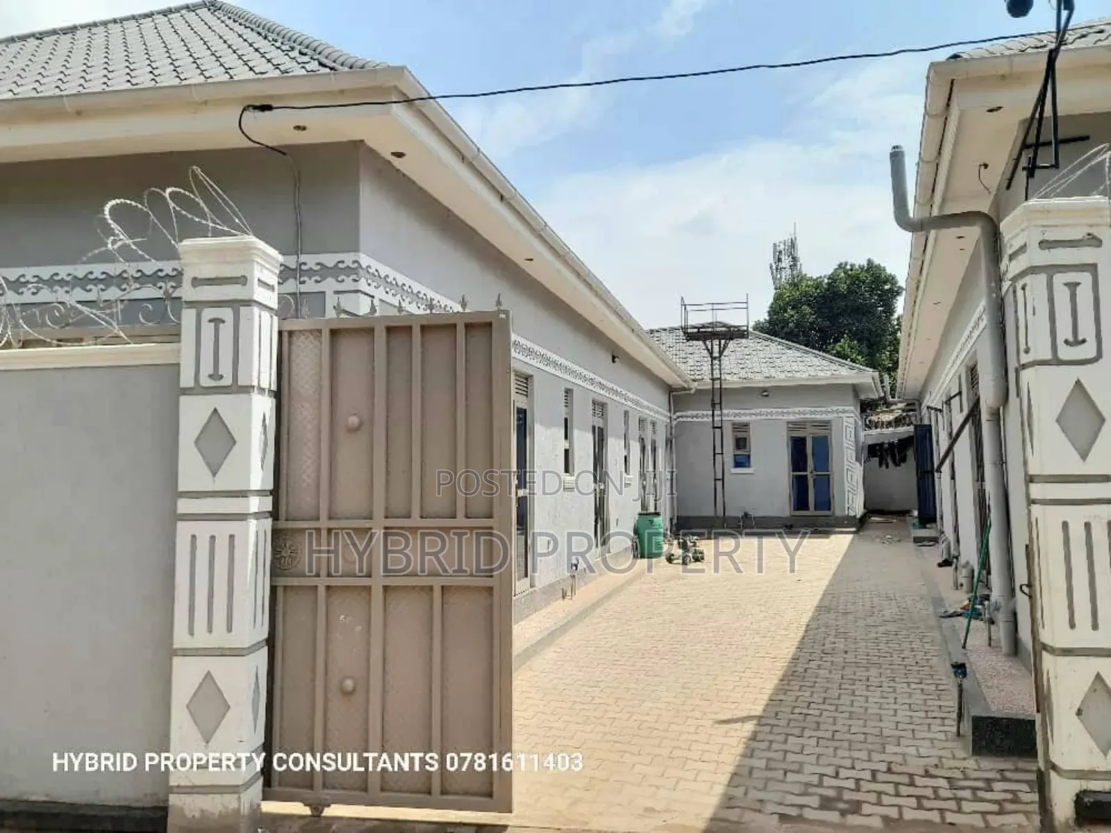 9bdrm Apartment in Kasubi Town Along, Rubaga for sale in Rubaga