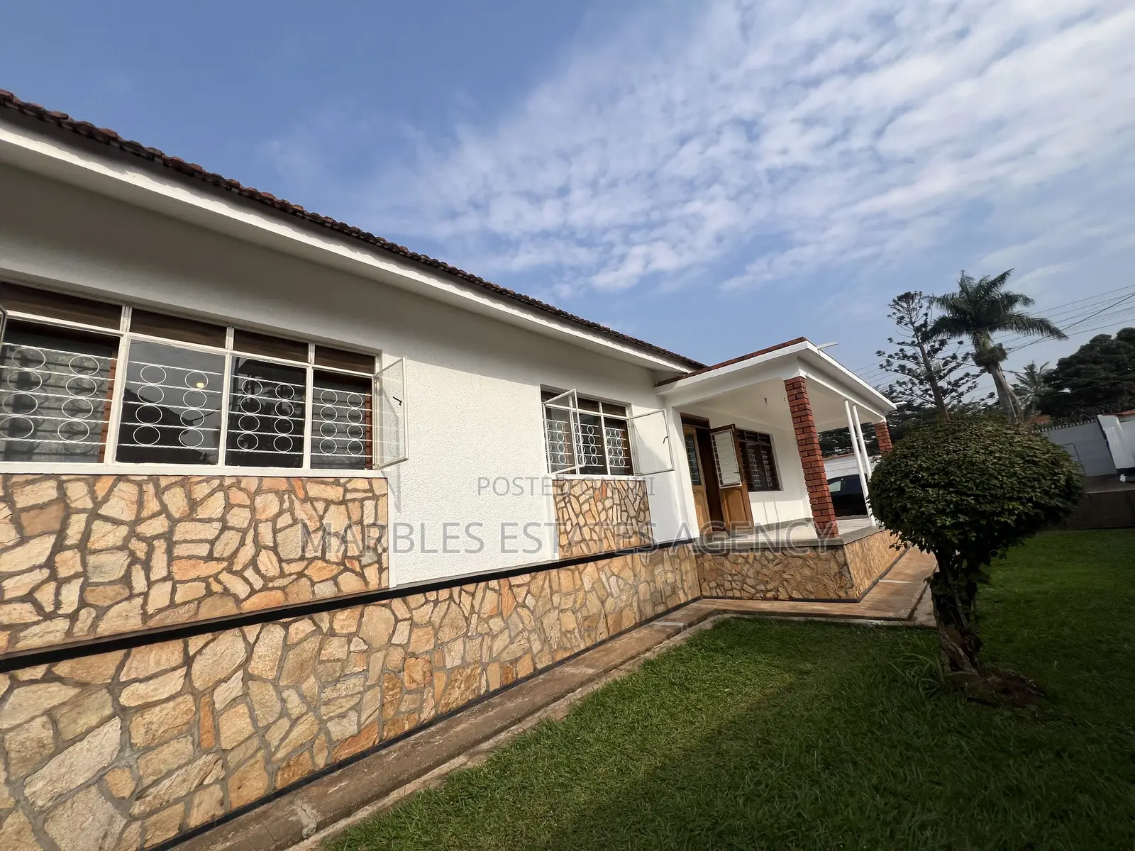 3bdrm Bungalow in Muyenga, Central Division for rent in Central Division