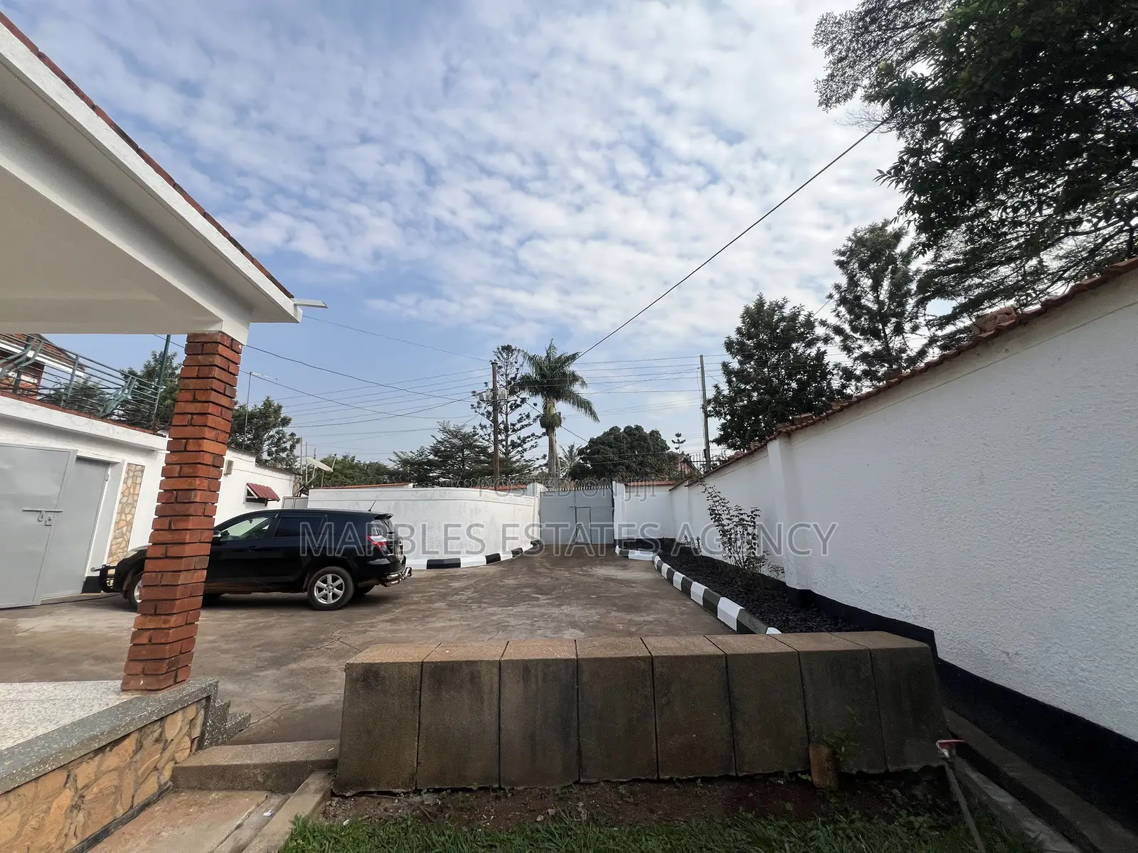 3bdrm Bungalow in Muyenga, Central Division for rent in Central Division