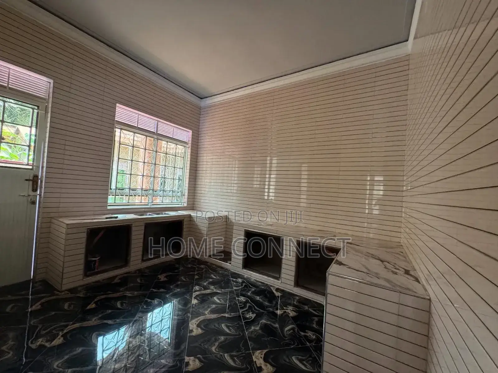 4bdrm Bungalow in Kira Mamerito Rd, Central Division for rent in Central Division