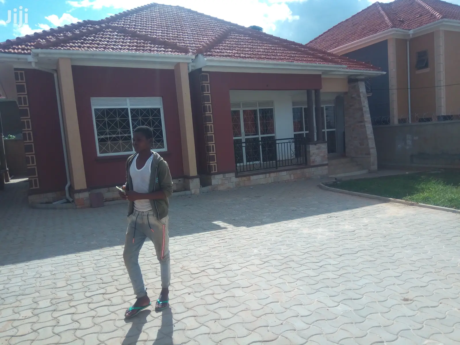 Kira Smash Beauty on Sell in Kampala
