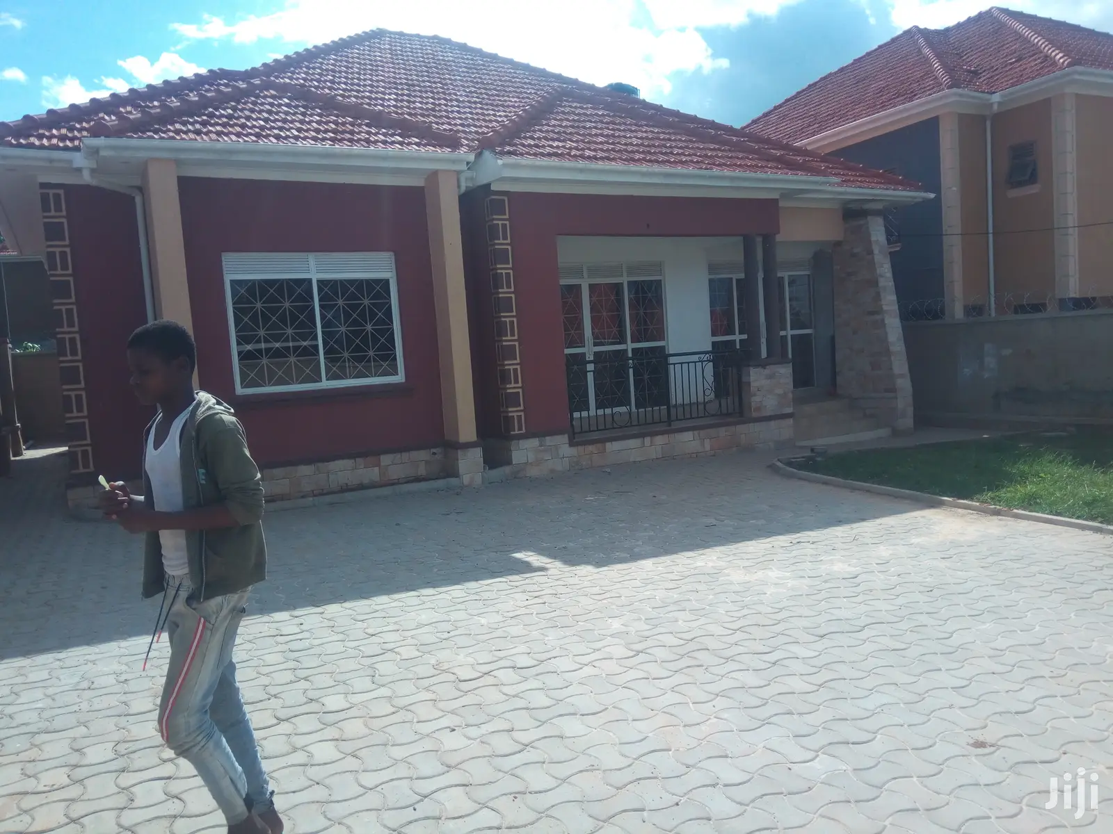Kira Smash Beauty on Sell in Kampala