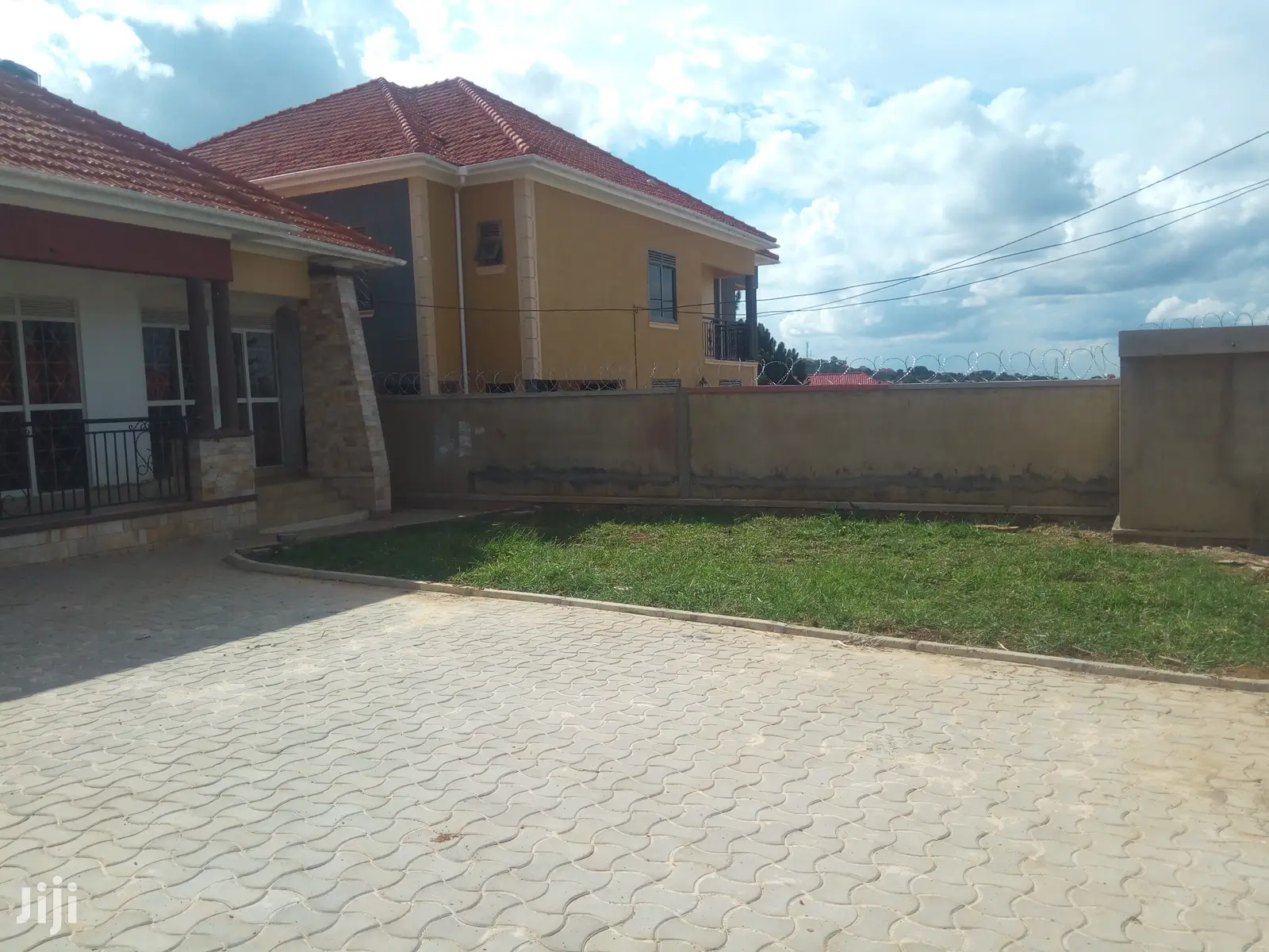 Kira Smash Beauty on Sell in Kampala