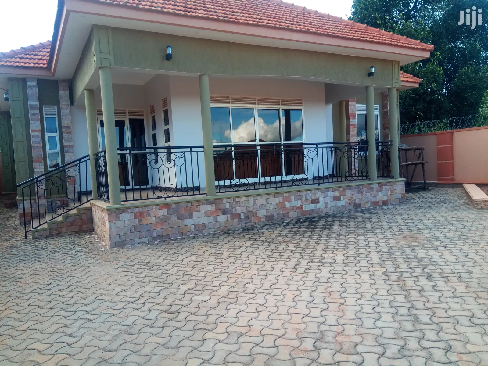 Kira Crystal Amazing Bungaloo On Sale in Kampala