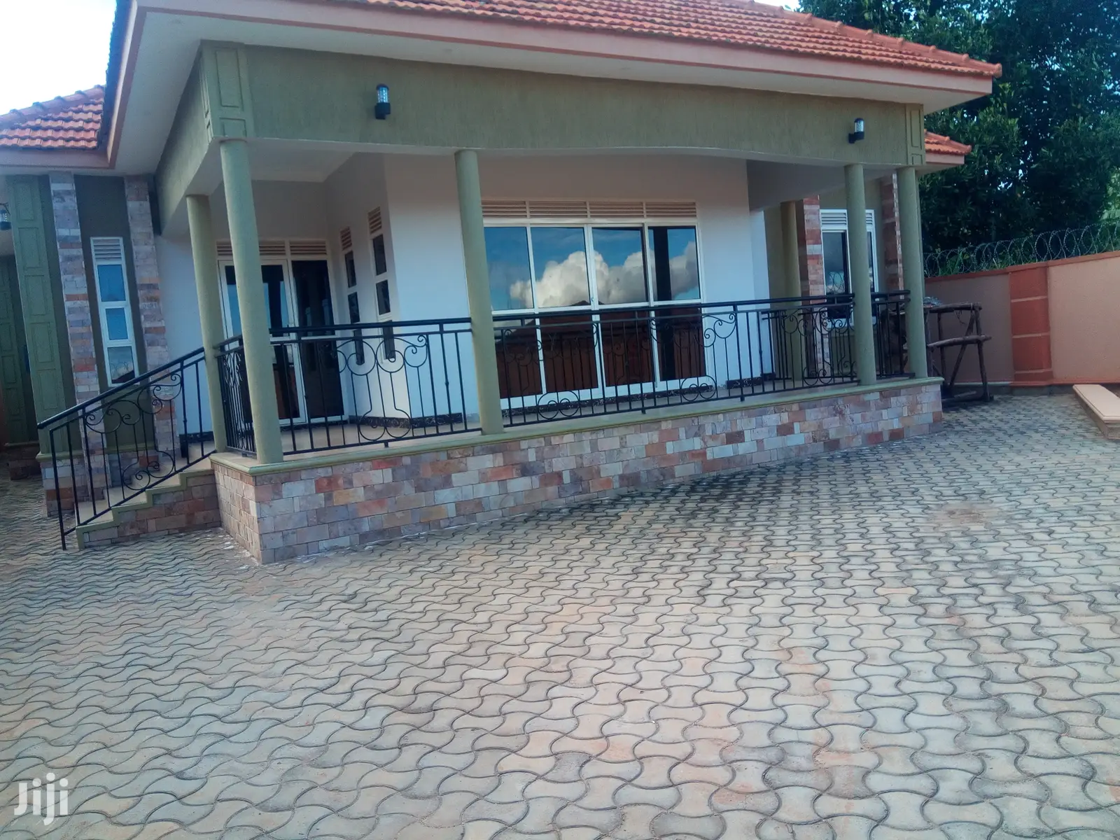 Kira Crystal Amazing Bungaloo On Sale in Kampala