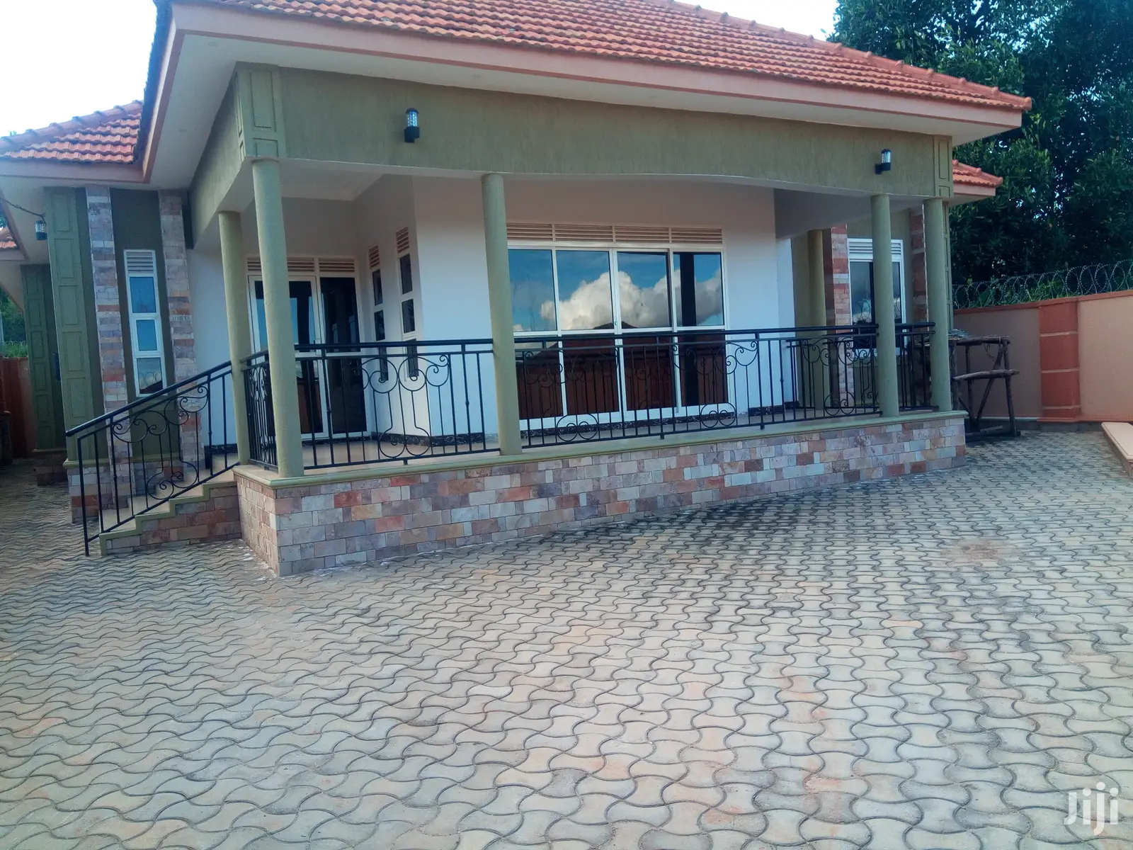 Kira Crystal Amazing Bungaloo On Sale in Kampala