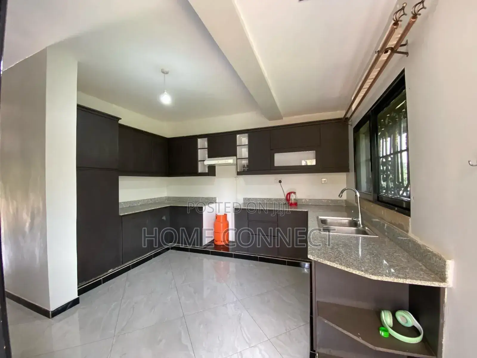 3bdrm Apartment in Kira Mamerito Rd, Central Division for rent in Central Division