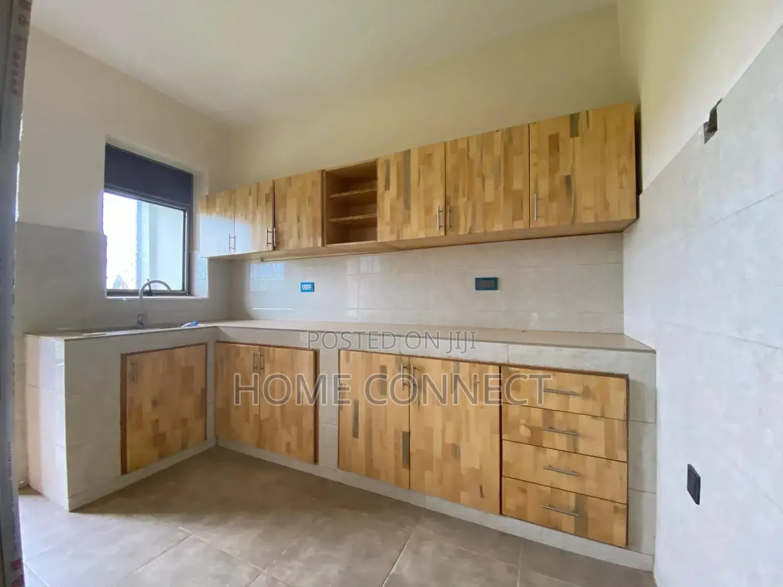 3bdrm Duplex in Kulambiro Ring Rd, Central Division for rent in Central Division