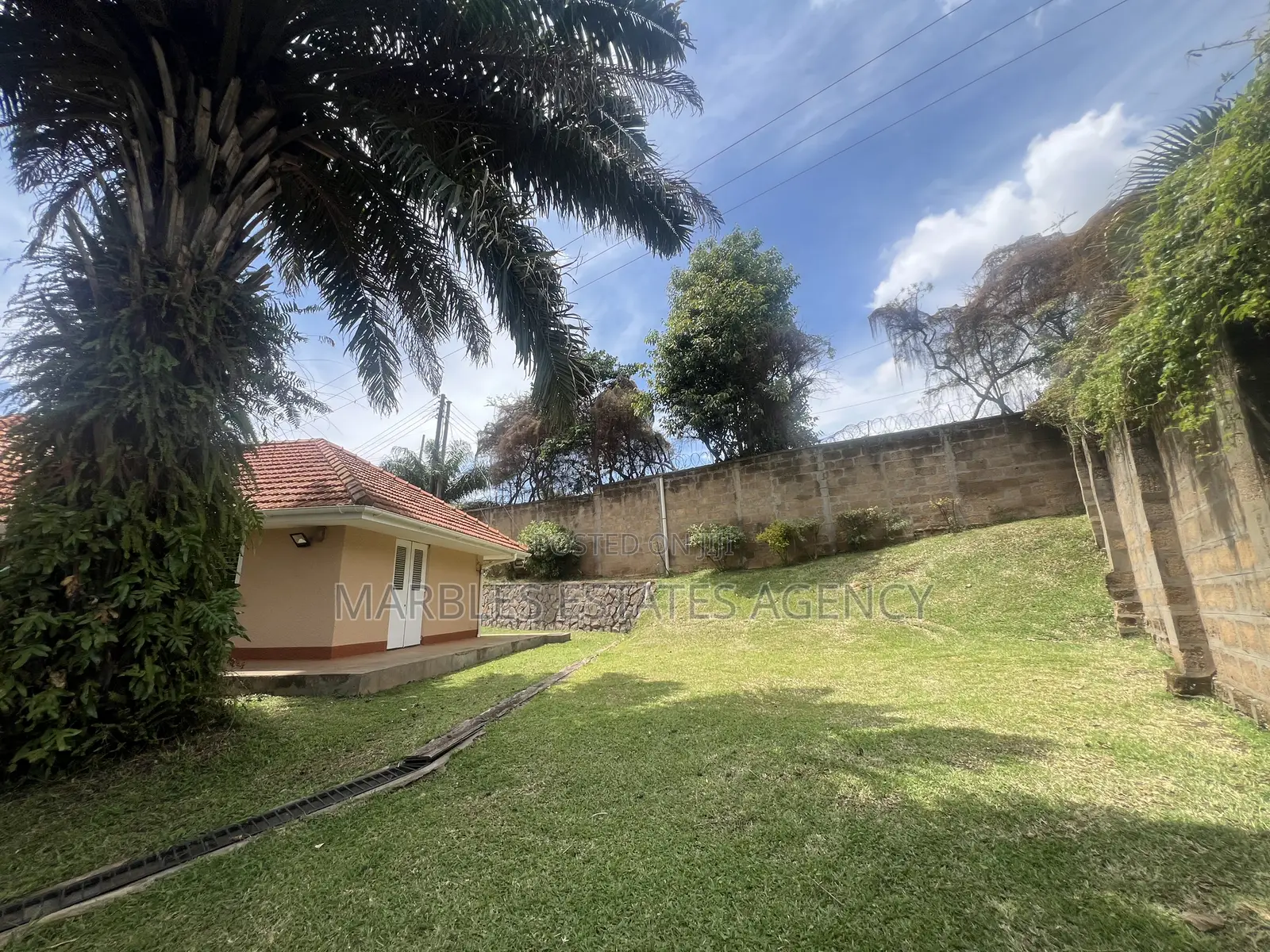 3bdrm Bungalow in Muyenga, Central Division for rent in Central Division