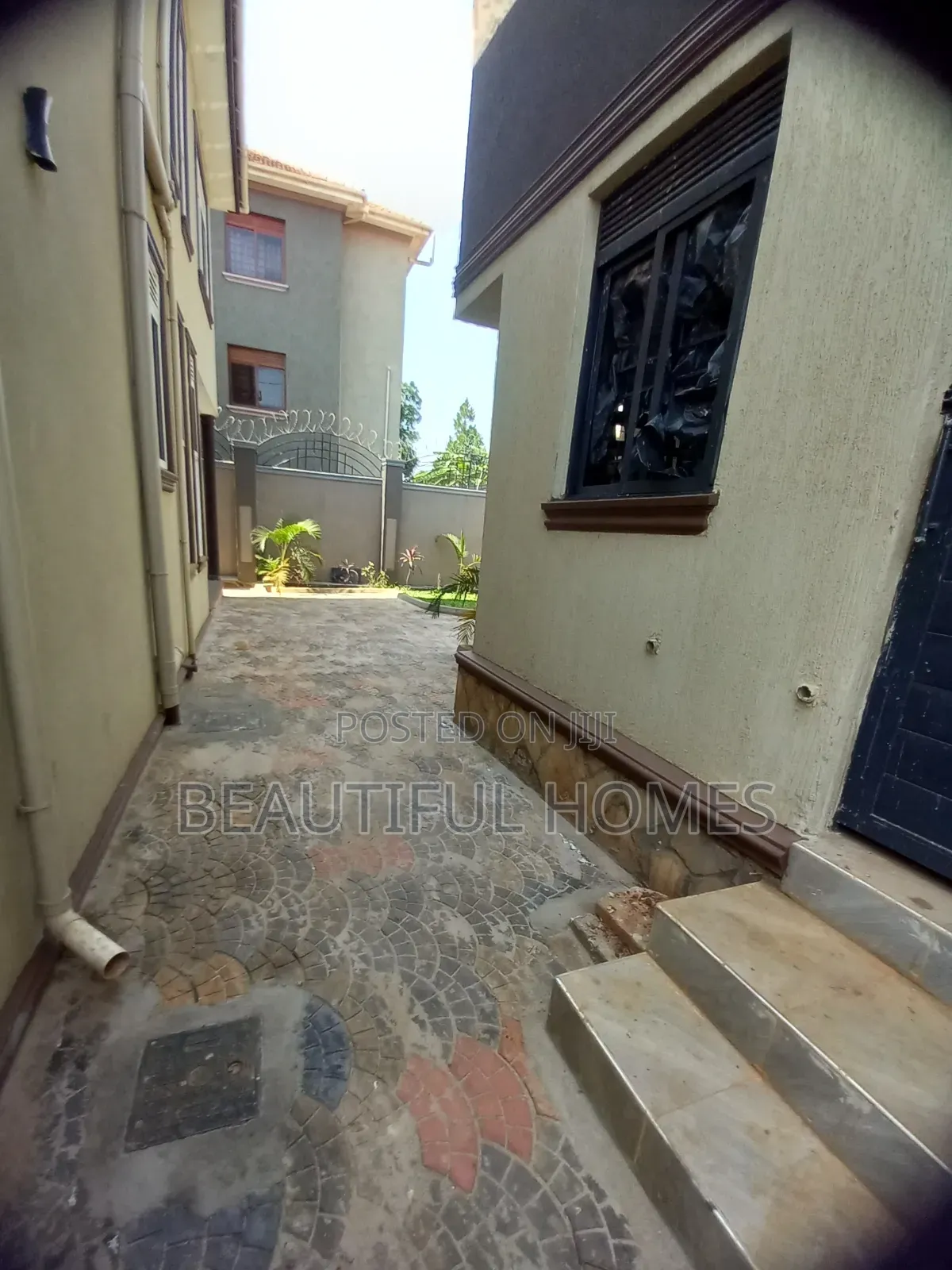 Furnished 5bdrm Duplex in Kira for sale in Kira