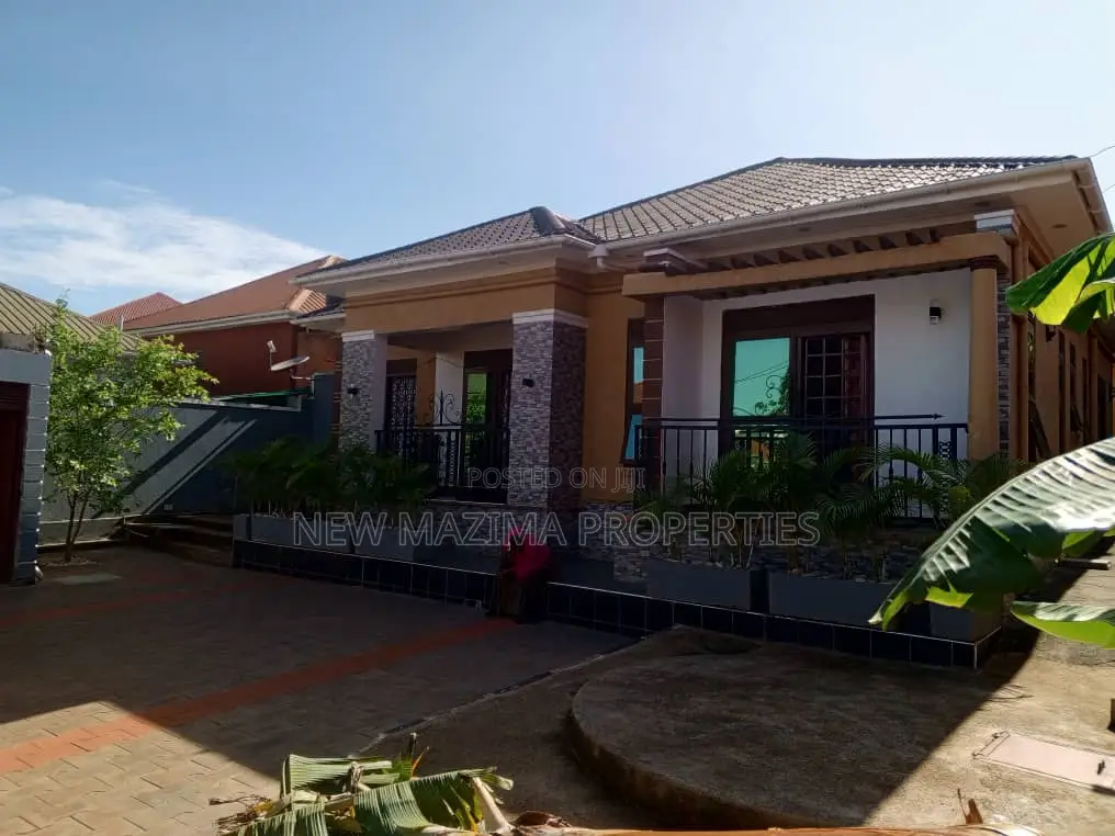 3bdrm House in Kajjansi Ntebe Rd, Division A for sale in Division A