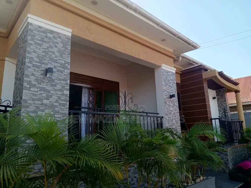 3bdrm House in Kajjansi Ntebe Rd, Division A for sale in Division A