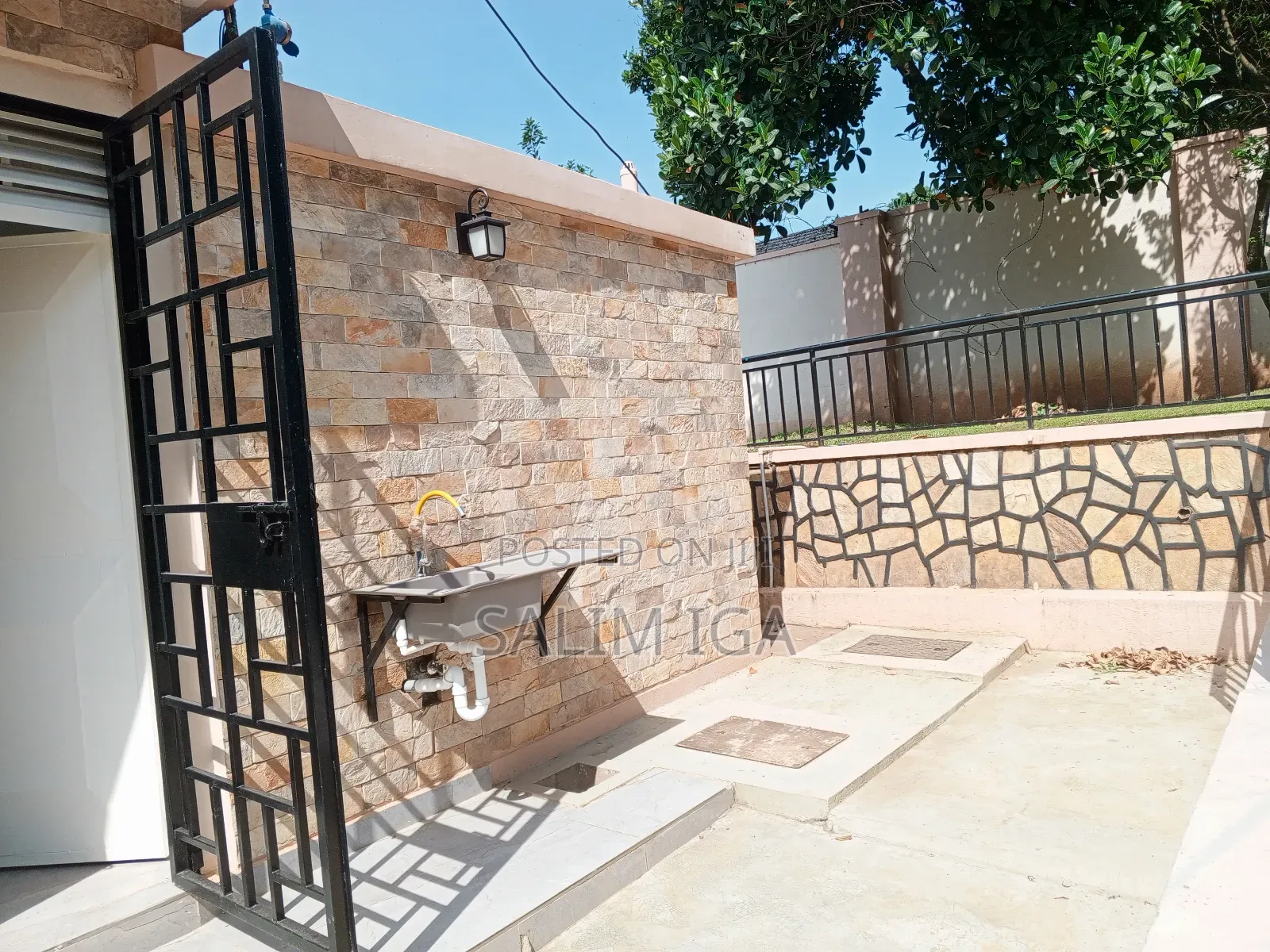 2bdrm Chalet in Kololo Property, Central Division for rent in Central Division