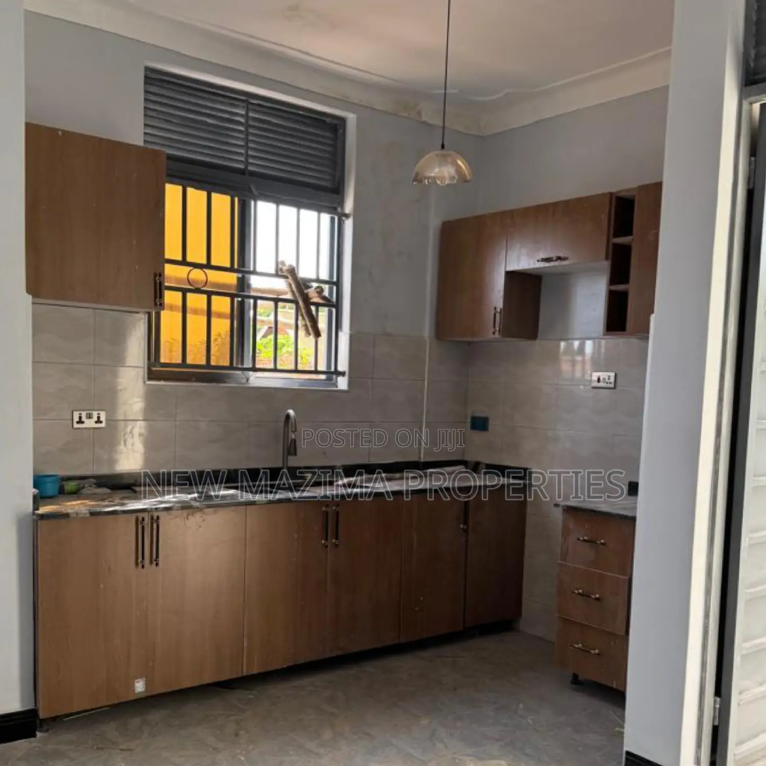 8bdrm Block of Flats in Seguku Ntebe Rd, Central Division for sale in Central Division