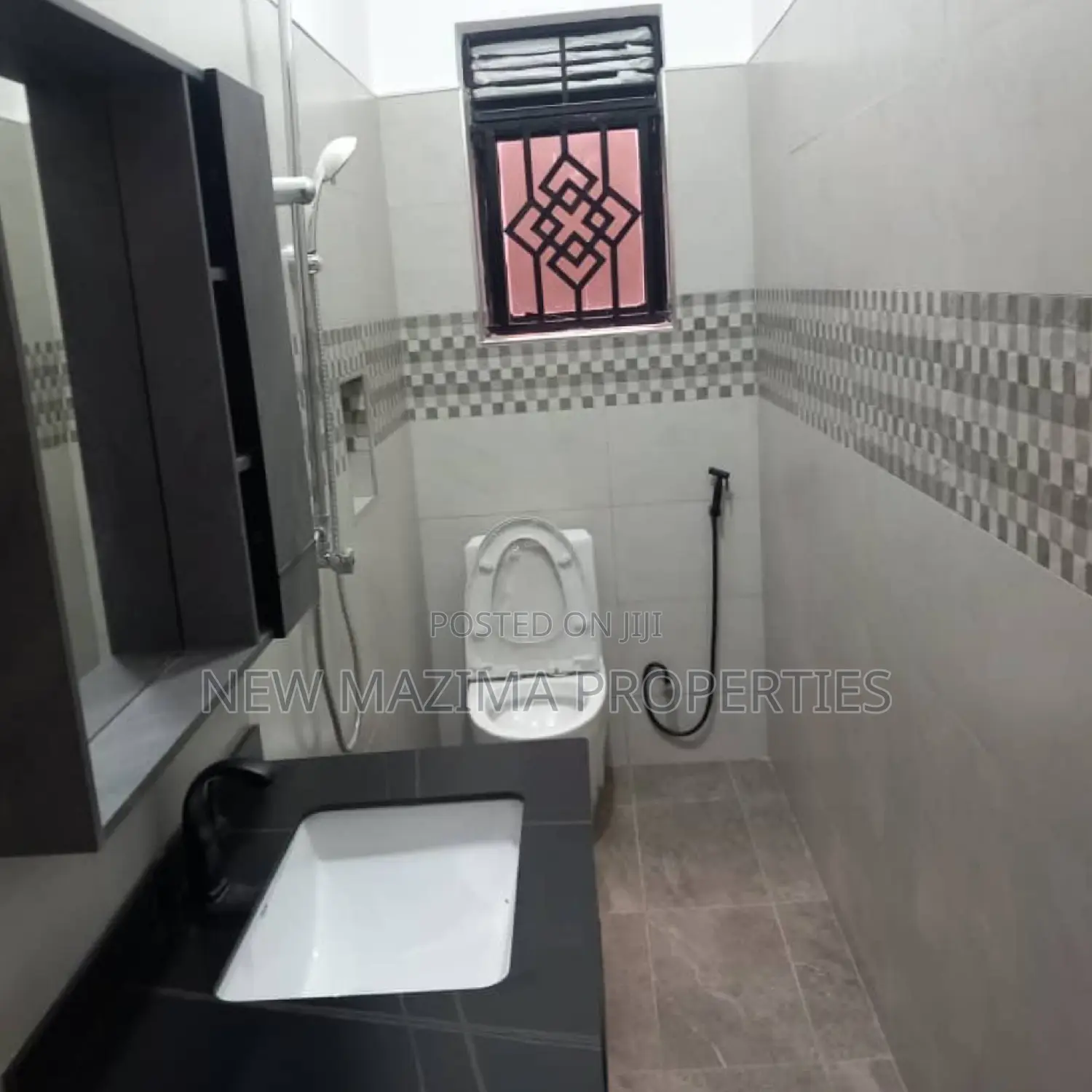 8bdrm Block of Flats in Seguku Ntebe Rd, Central Division for sale in Central Division