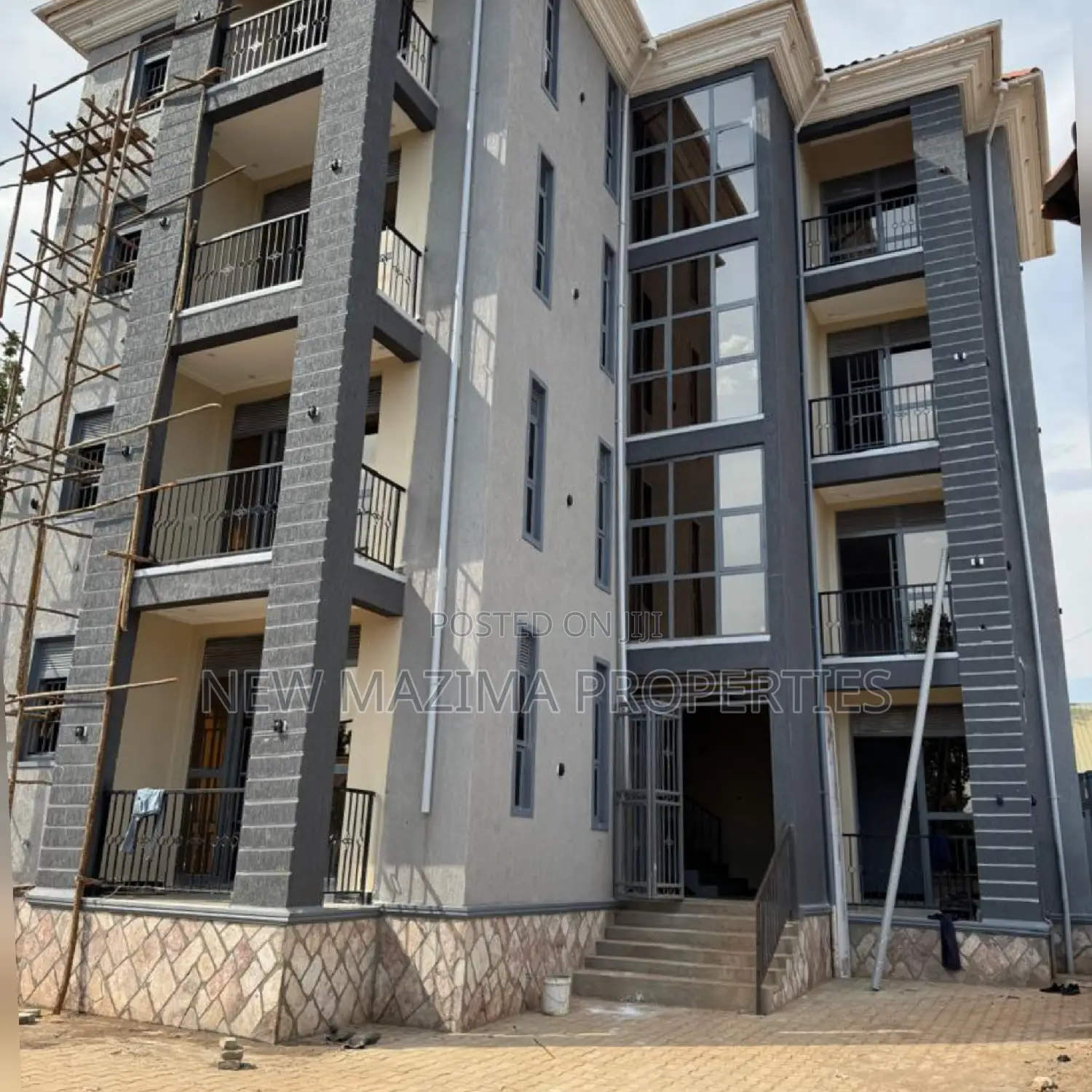 8bdrm Block of Flats in Seguku Ntebe Rd, Central Division for sale in Central Division