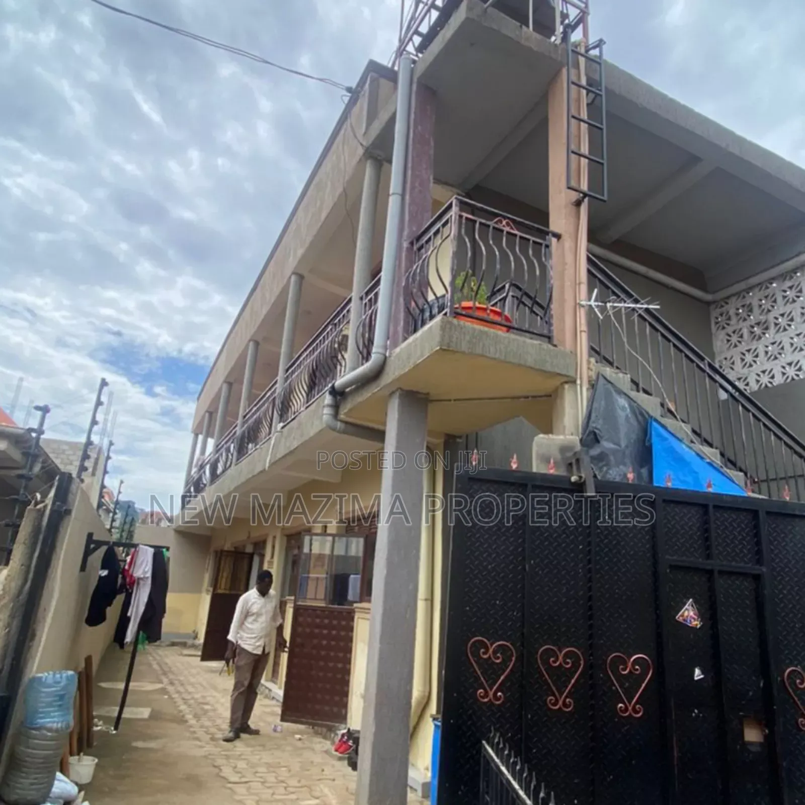 8bdrm Apartment in Kansanga, Central Division for sale in Central Division
