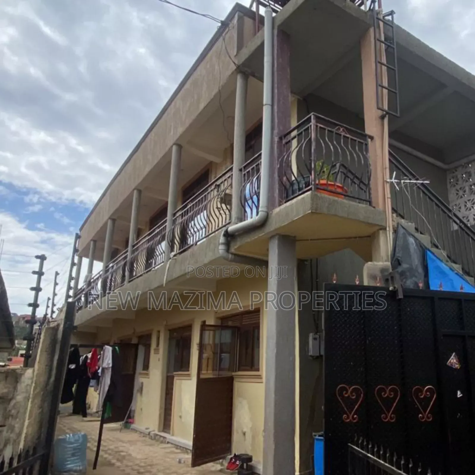 8bdrm Apartment in Kansanga, Central Division for sale in Central Division
