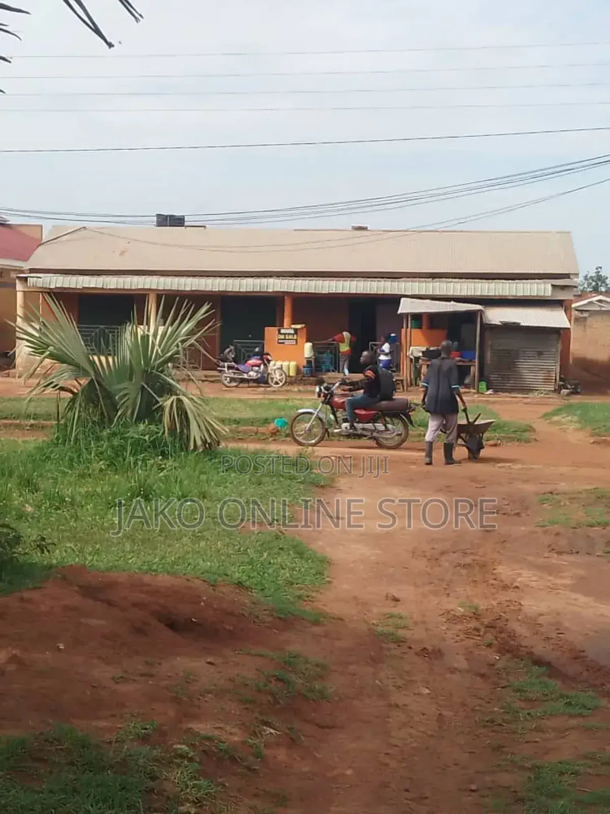 7bdrm House in Kabermaido, Kaberamaindo for sale in Kaberamaindo
