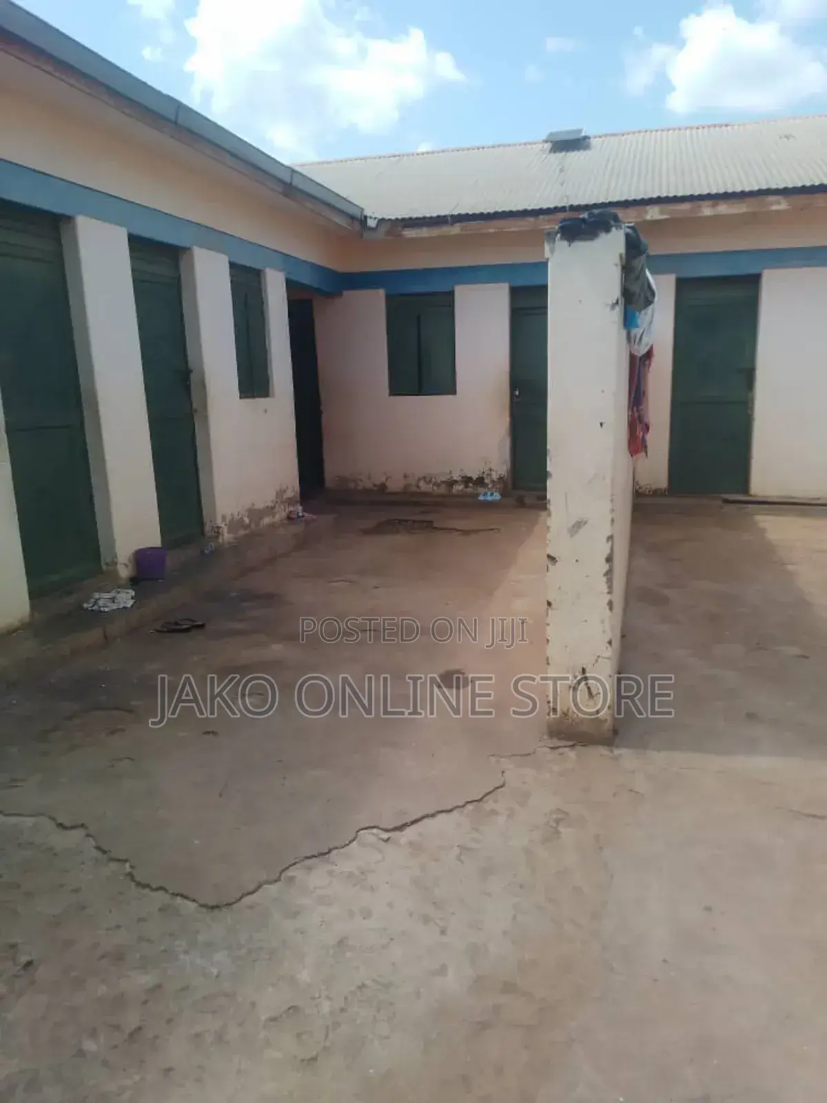 7bdrm House in Kabermaido, Kaberamaindo for sale in Kaberamaindo